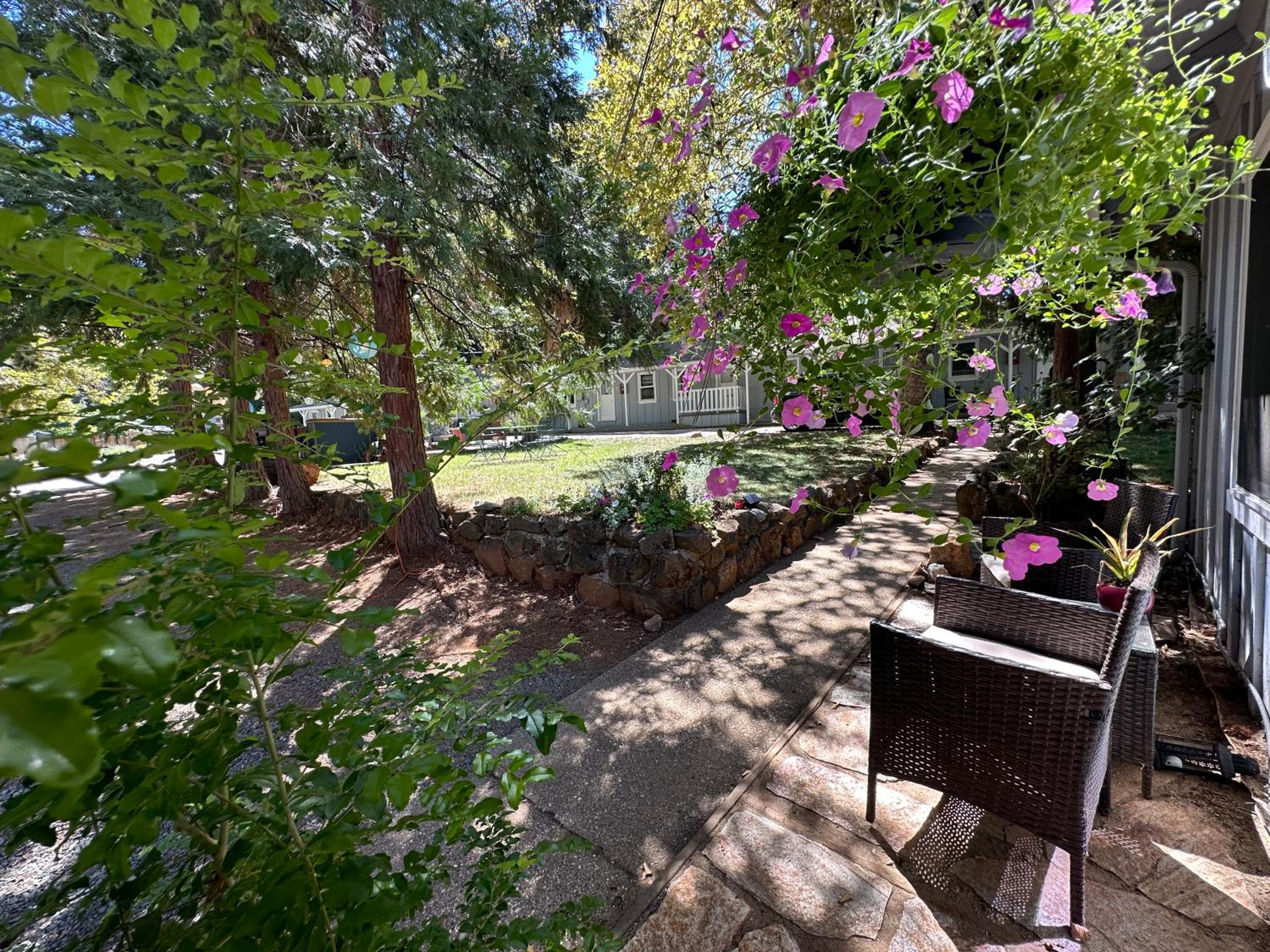 The Pines Inn and Cottages