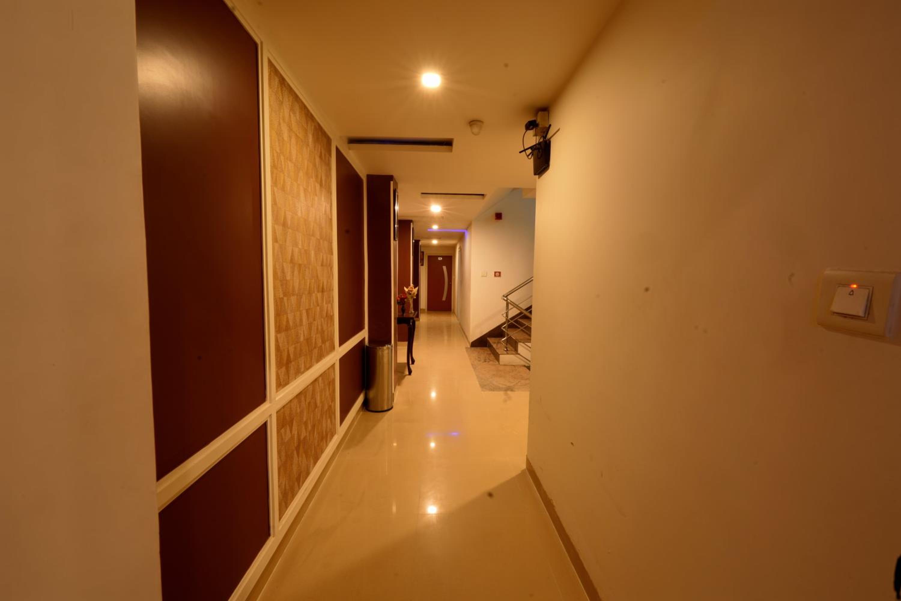 Hotel Opera Delhi Airport
