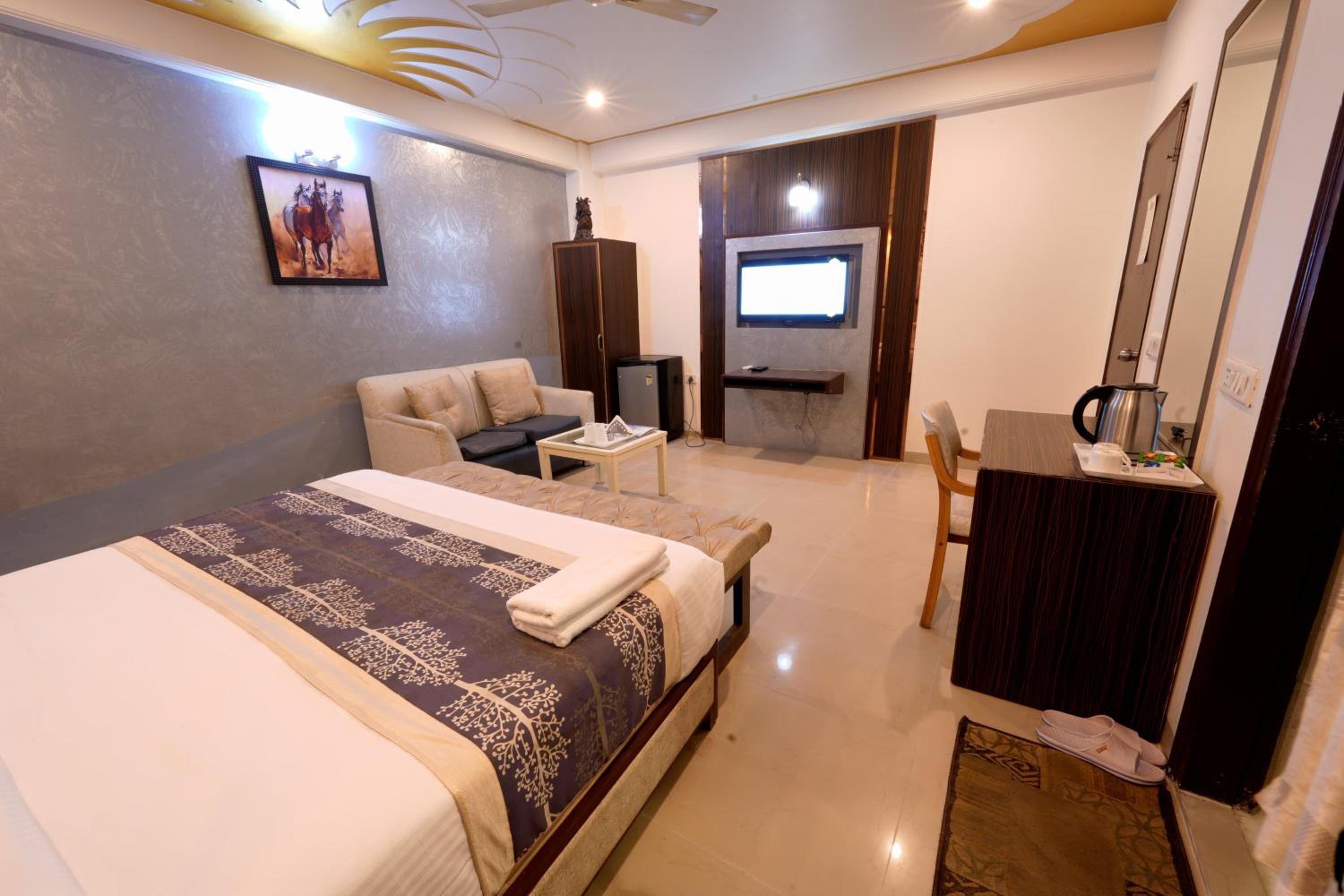 Hotel Opera Delhi Airport