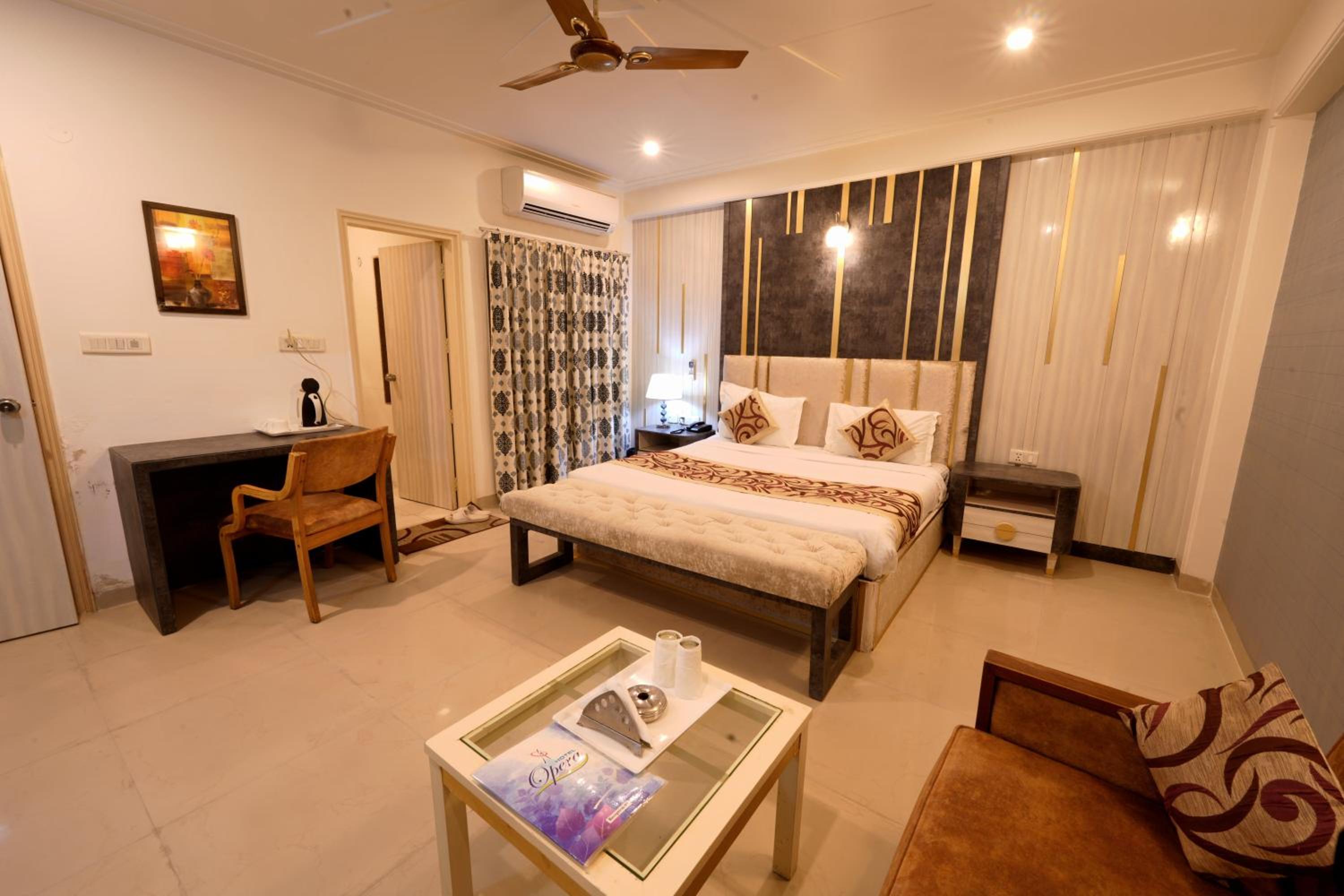 Hotel Opera Delhi Airport