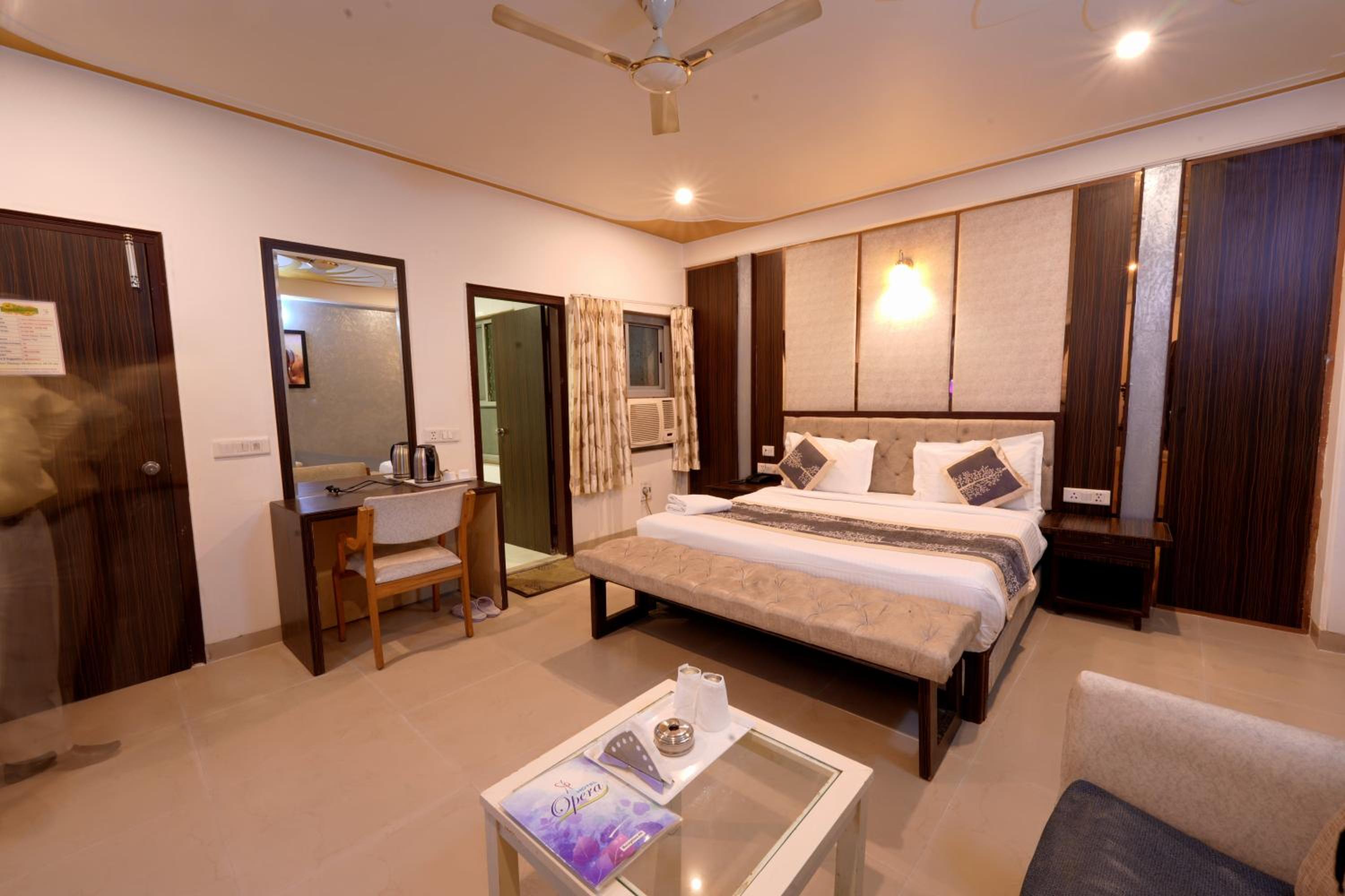 Hotel Opera Delhi Airport