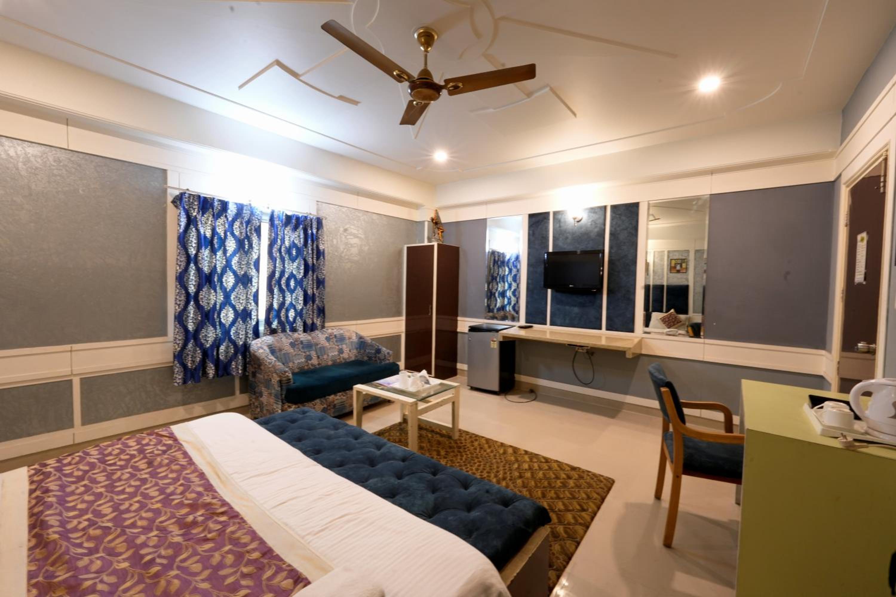 Hotel Opera Delhi Airport