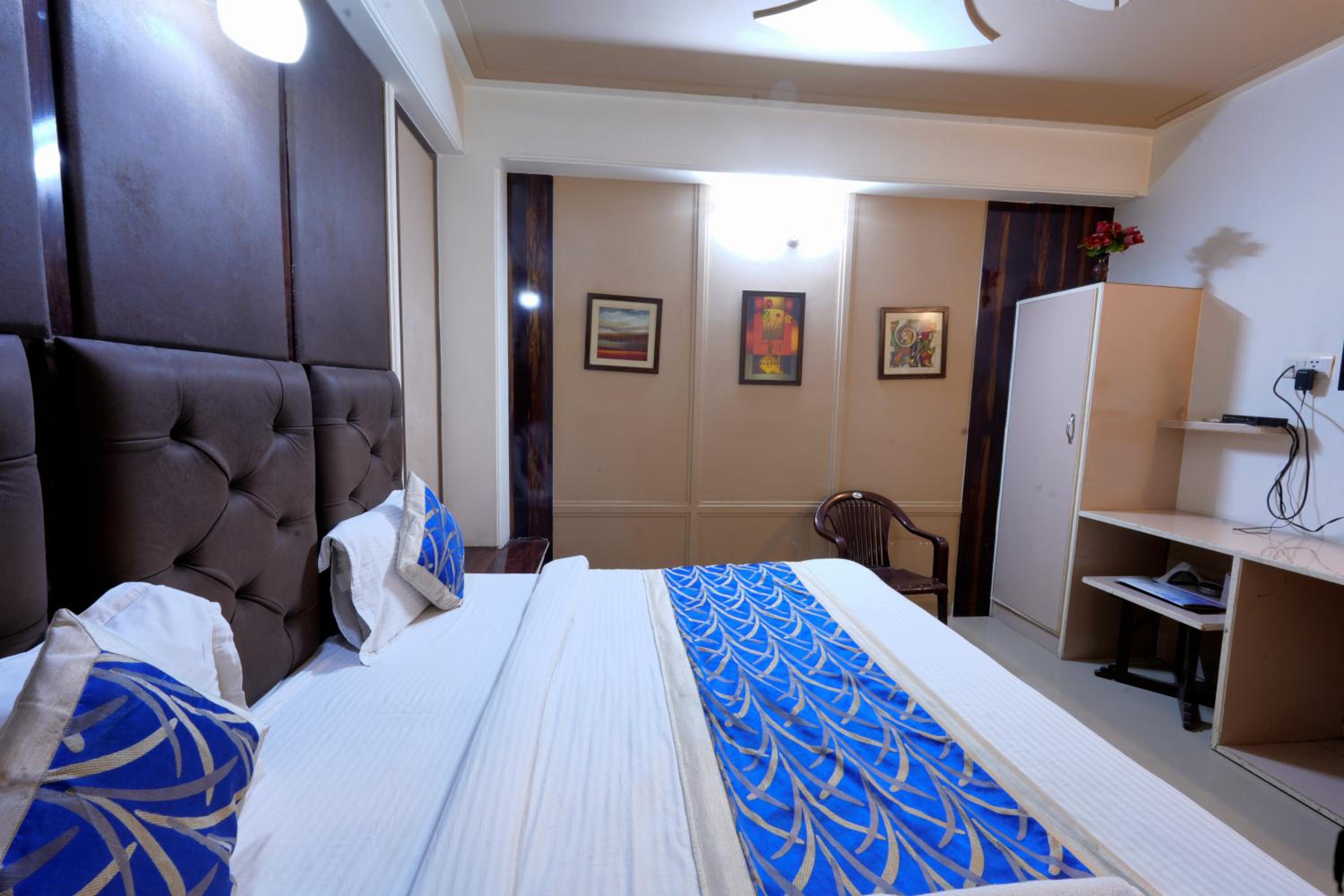 Hotel Opera Delhi Airport