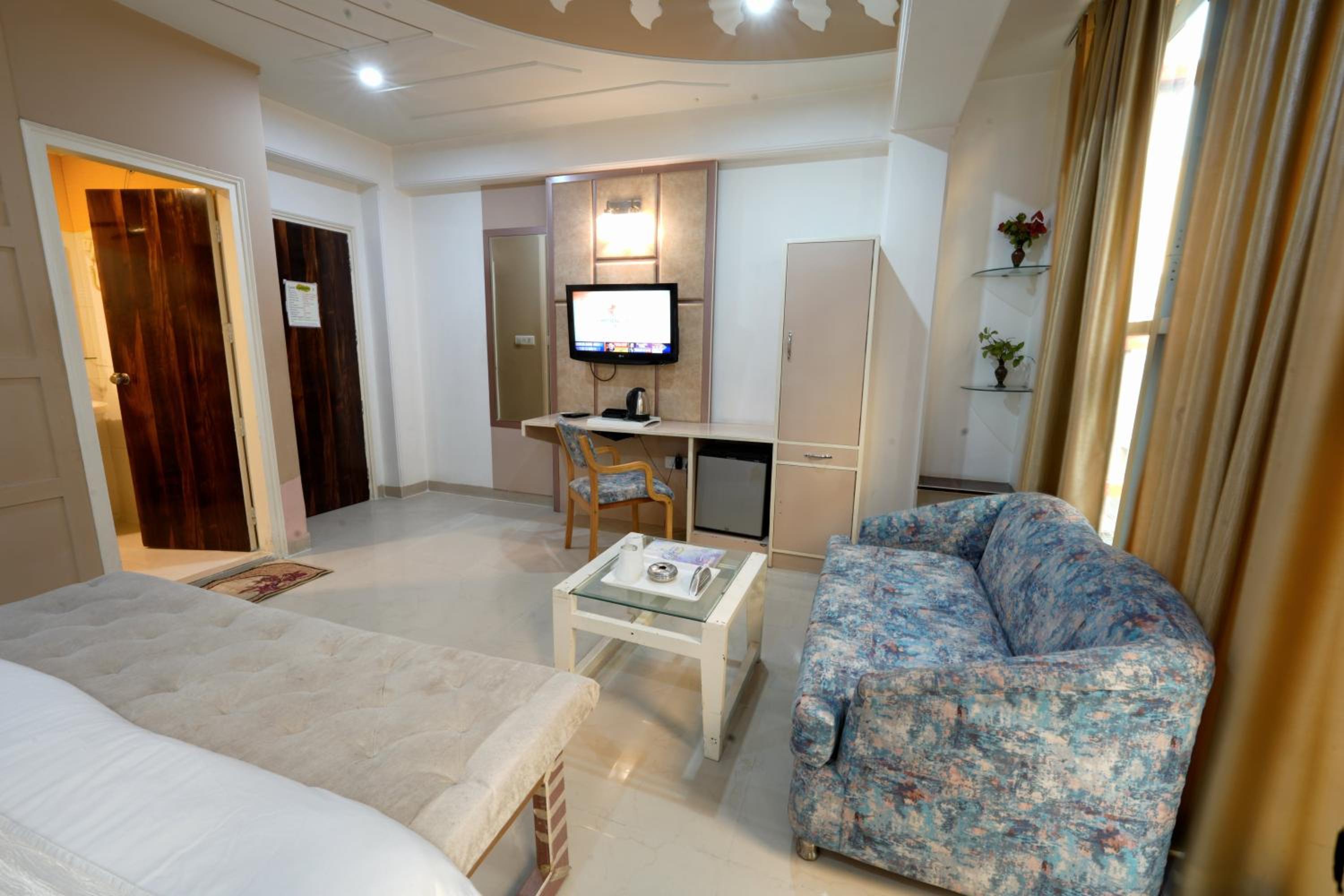 Hotel Opera Delhi Airport