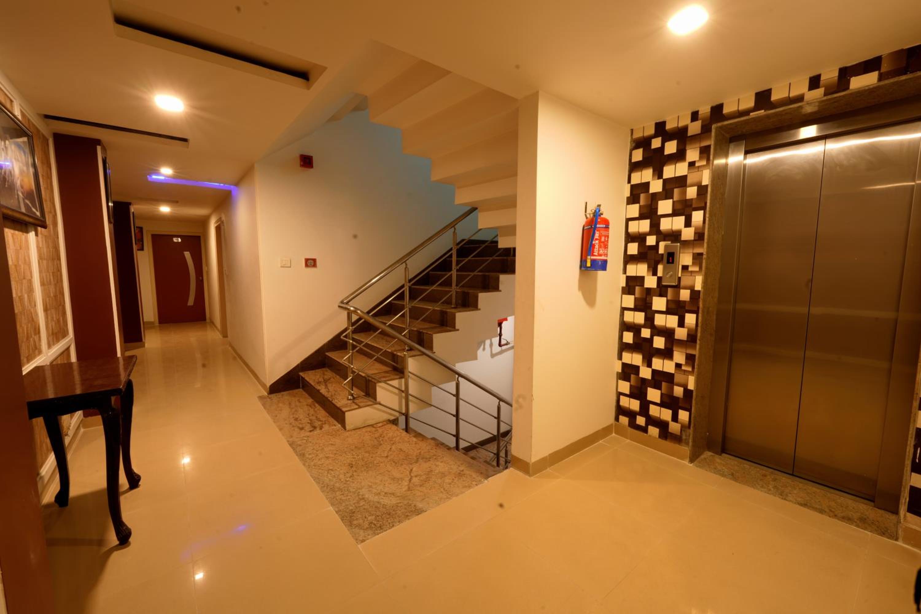 Hotel Opera Delhi Airport