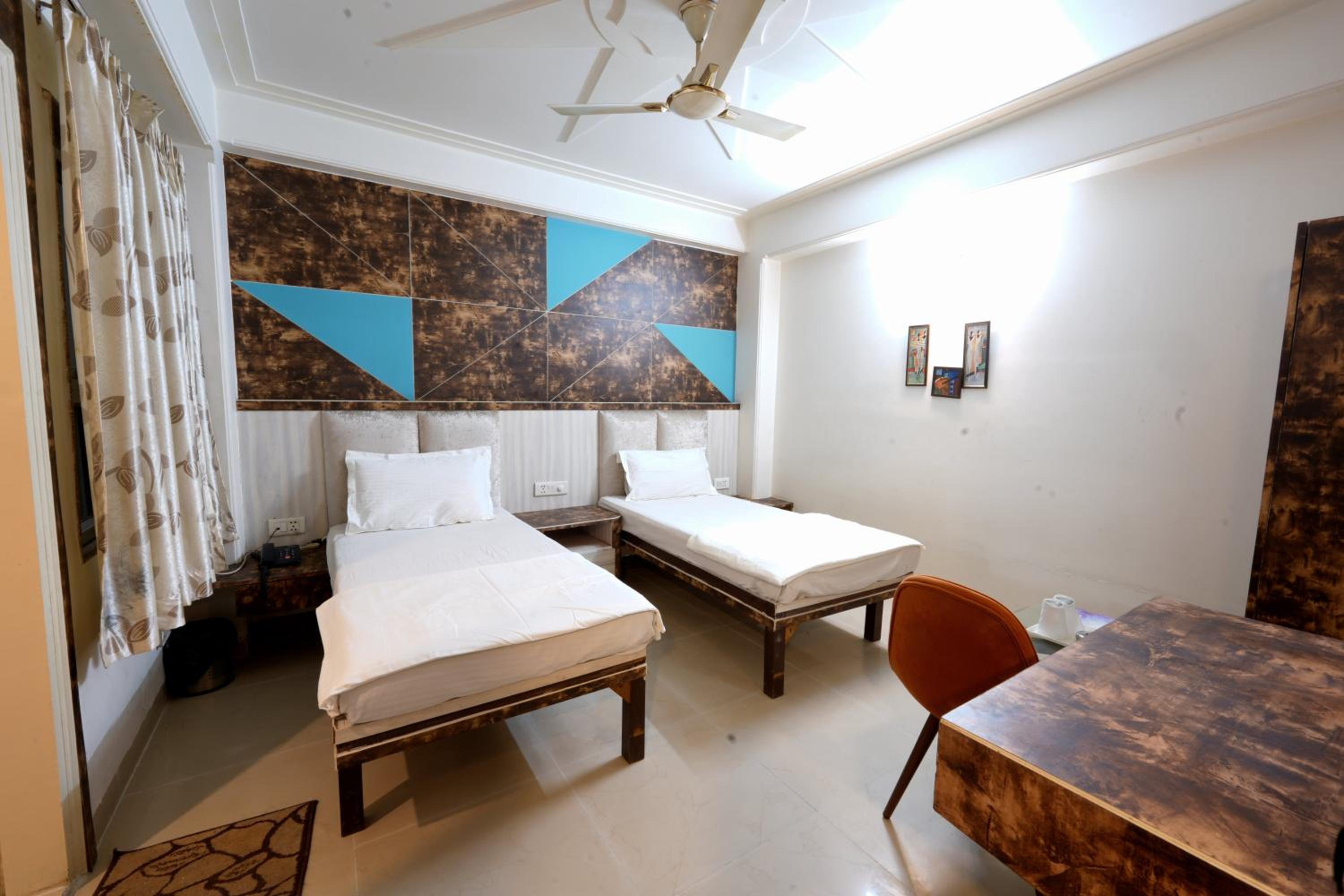Hotel Opera Delhi Airport