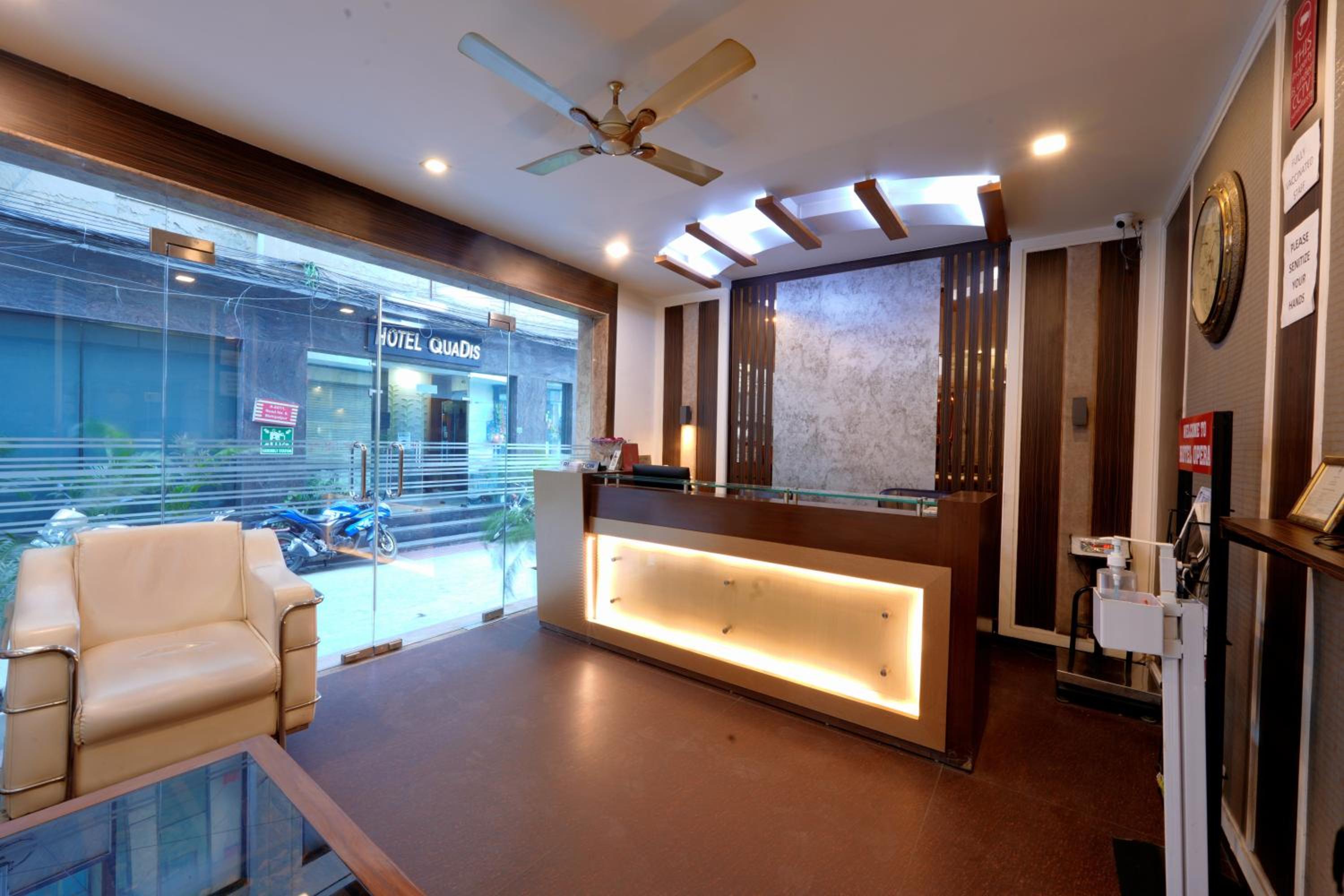 Hotel Opera Delhi Airport
