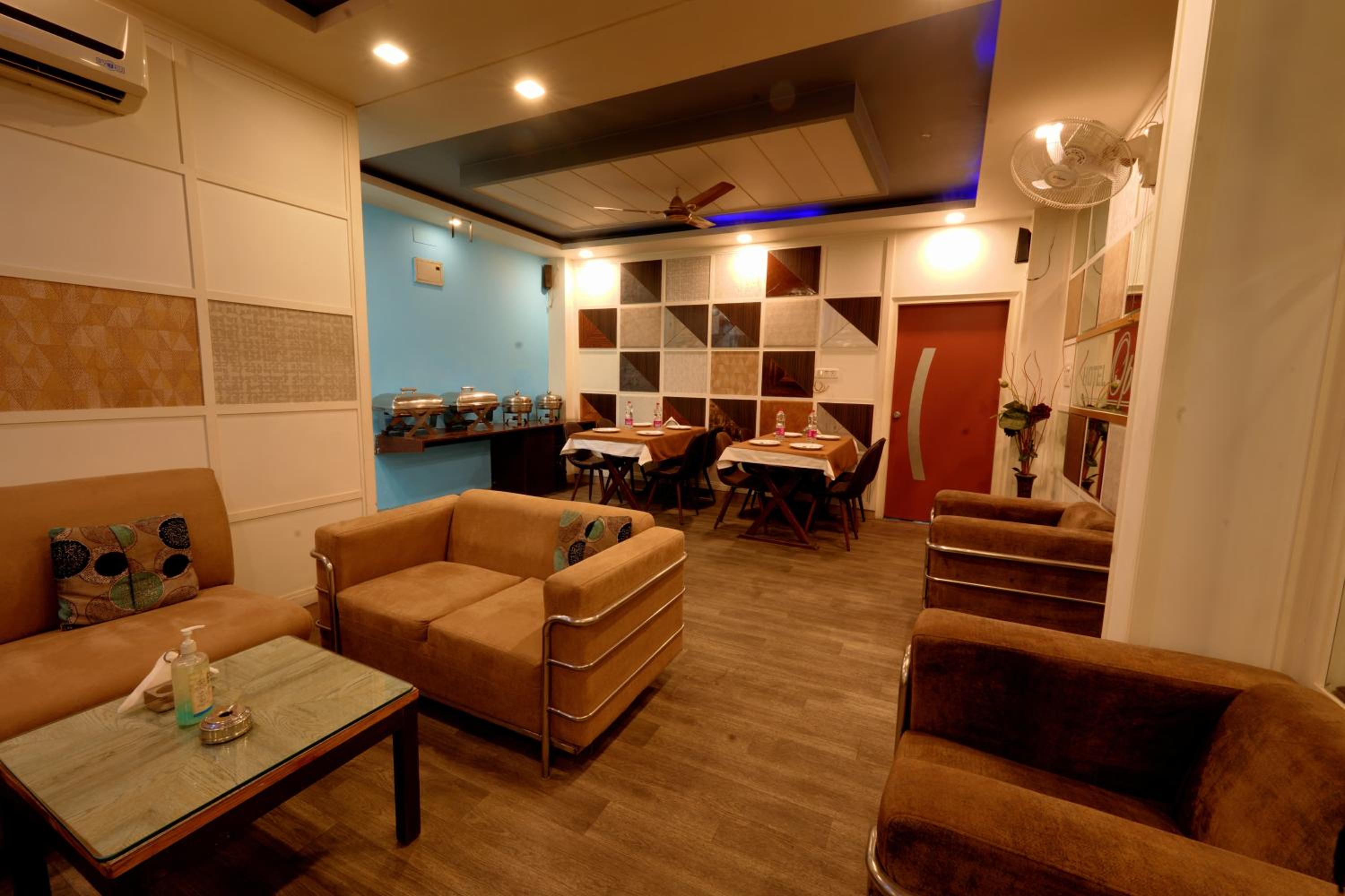 Hotel Opera Delhi Airport