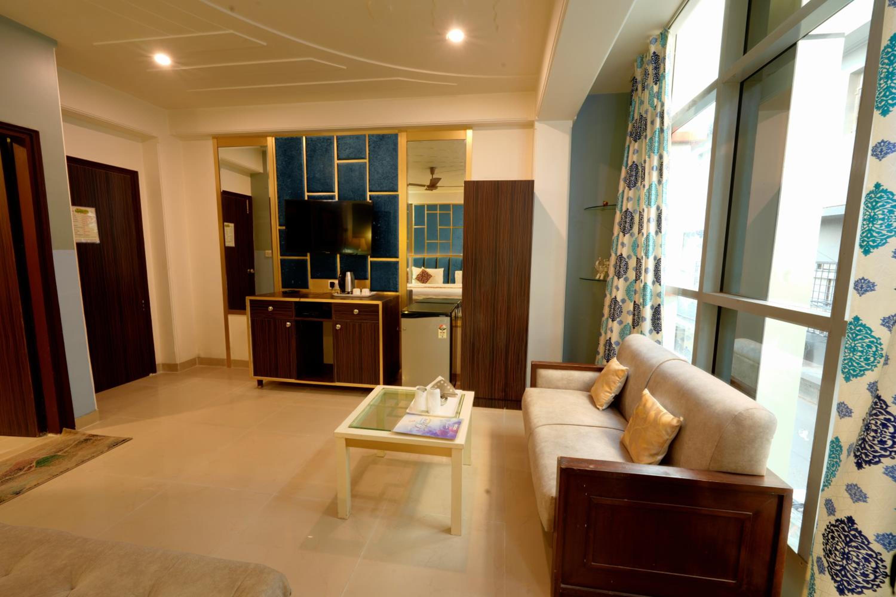 Hotel Opera Delhi Airport
