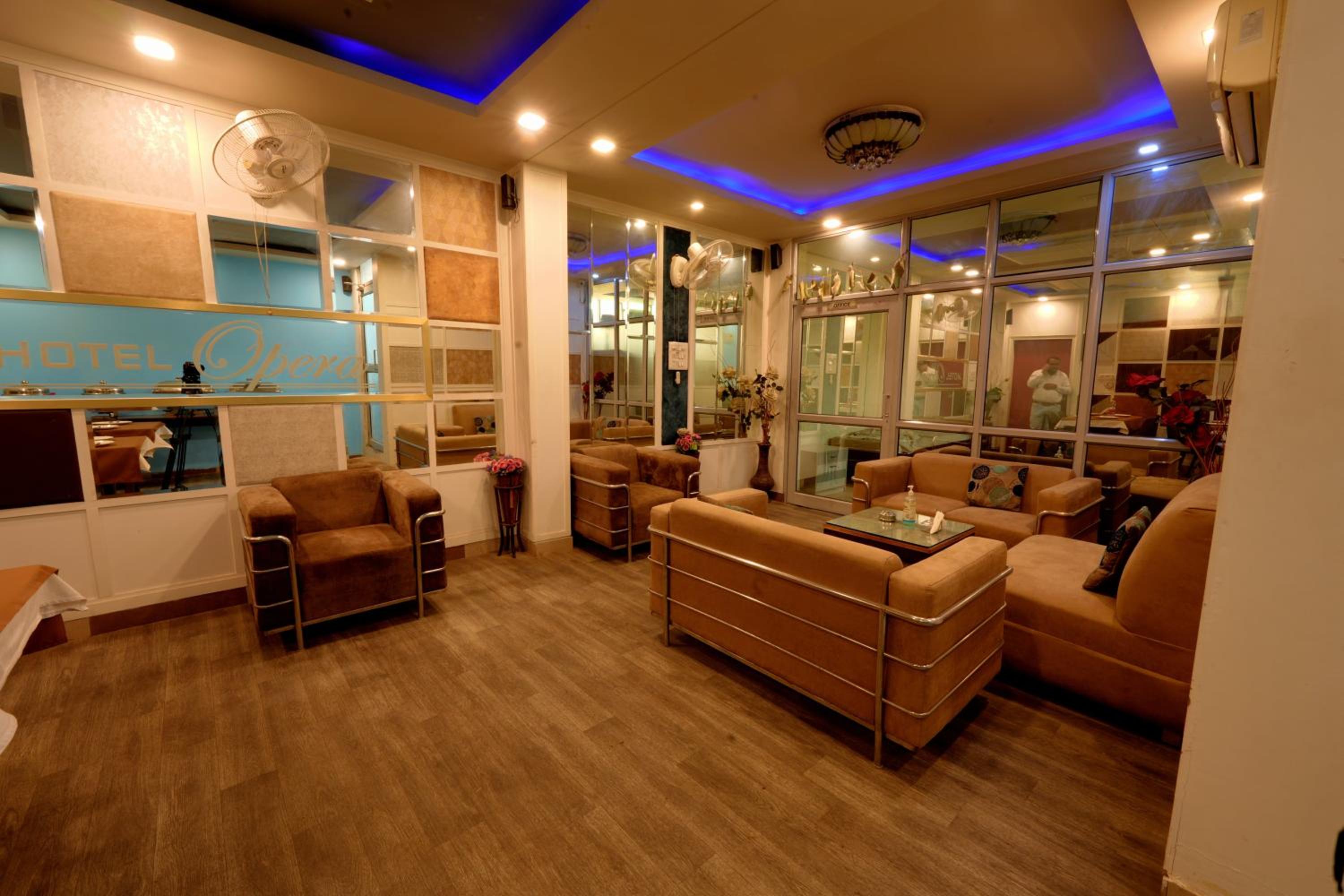 Hotel Opera Delhi Airport