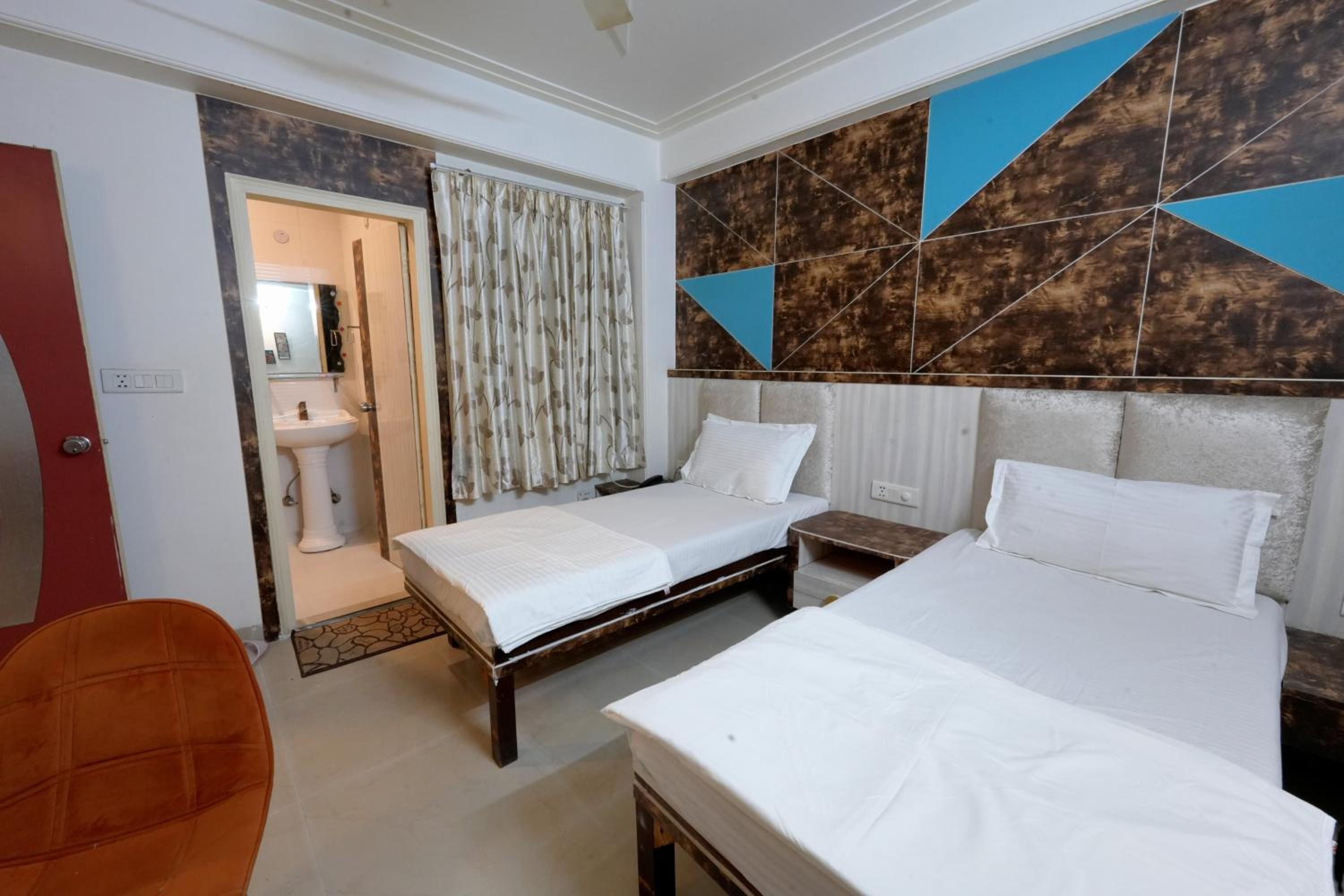 Hotel Opera Delhi Airport