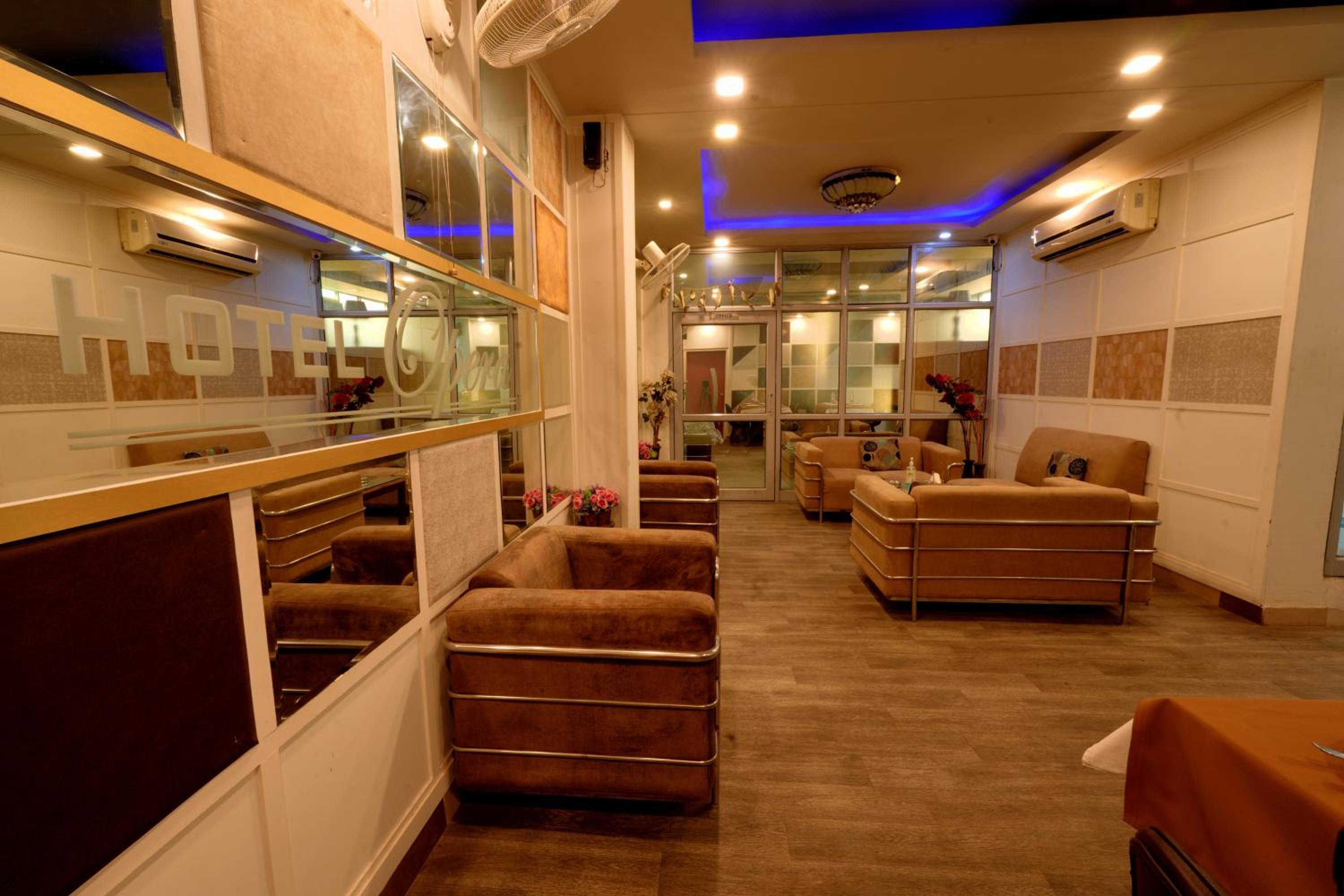 Hotel Opera Delhi Airport