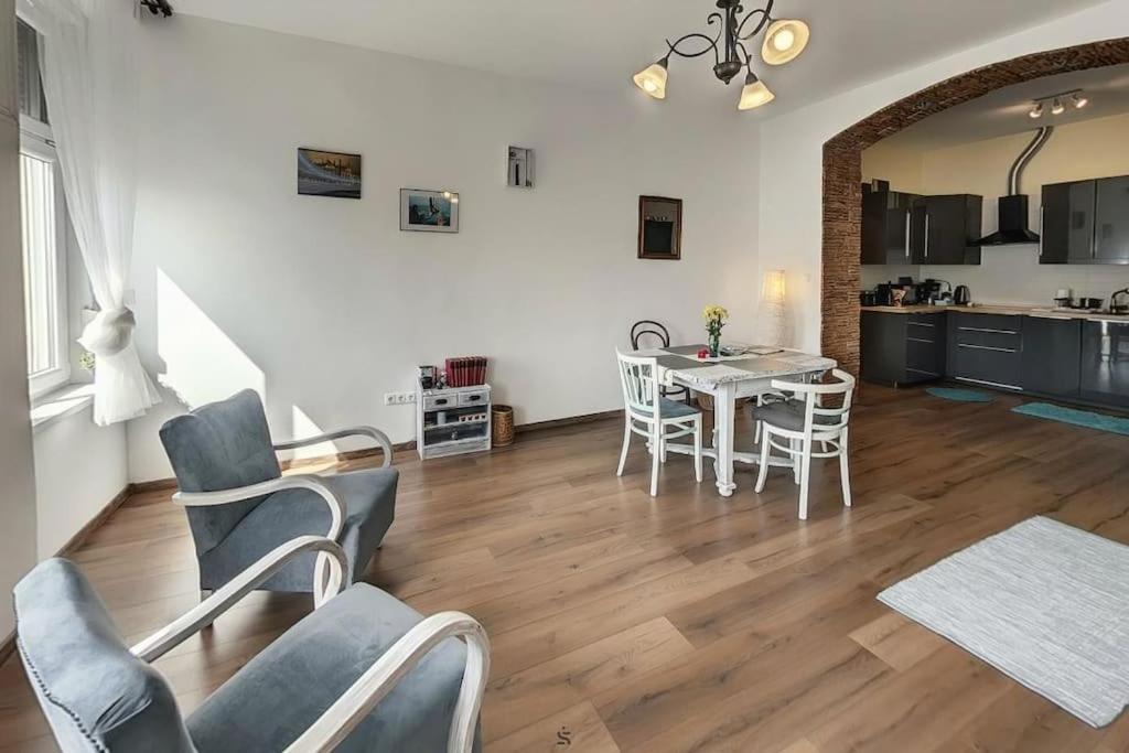 Bright sunny apt at Keleti station,near citycenter view 3