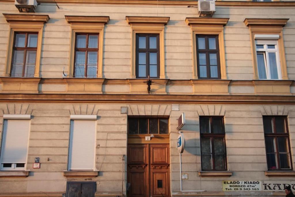 Bright sunny apt at Keleti station,near citycenter view 5