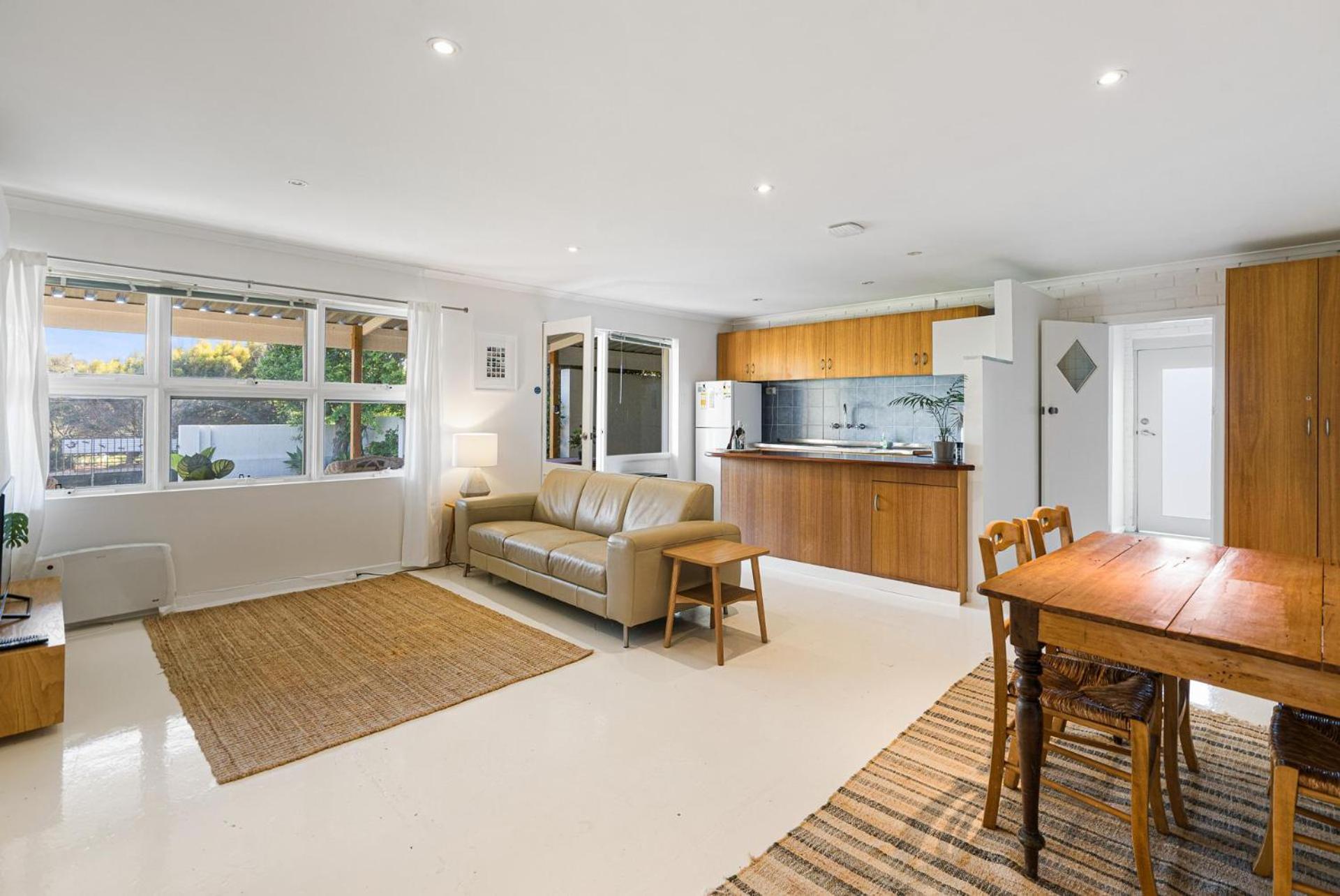 15a and 15b Encounter Crescent, Middleton