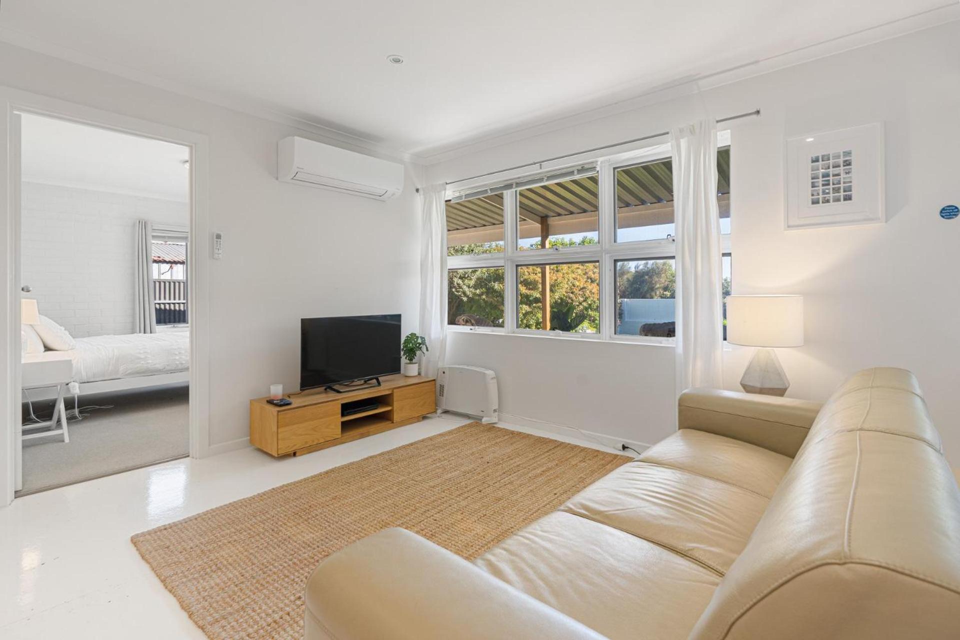 15a and 15b Encounter Crescent, Middleton