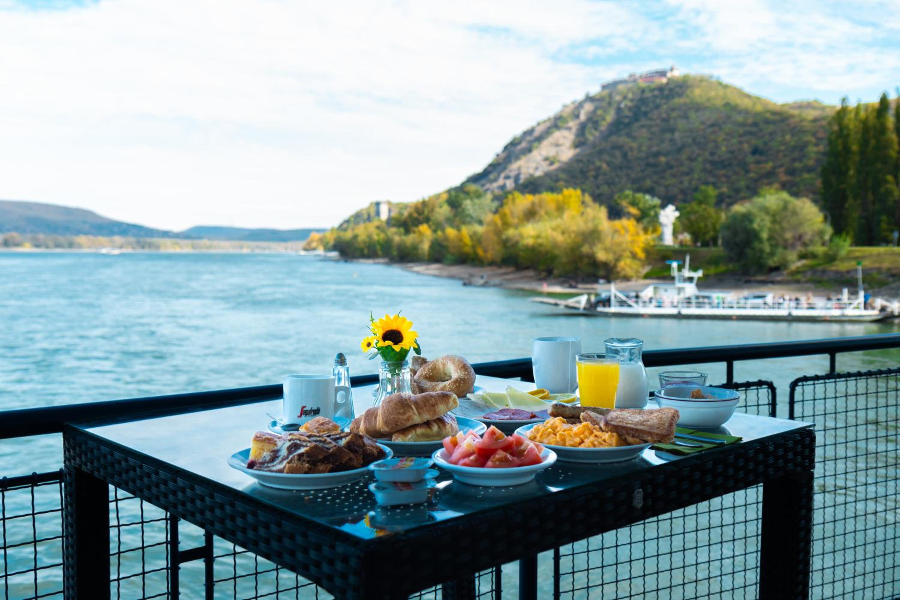 Aquamarina Hotel Visegrád view 3