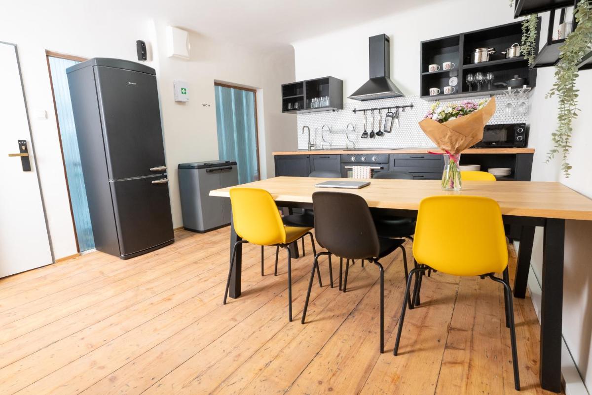White Wolf House Hostel & Apartments