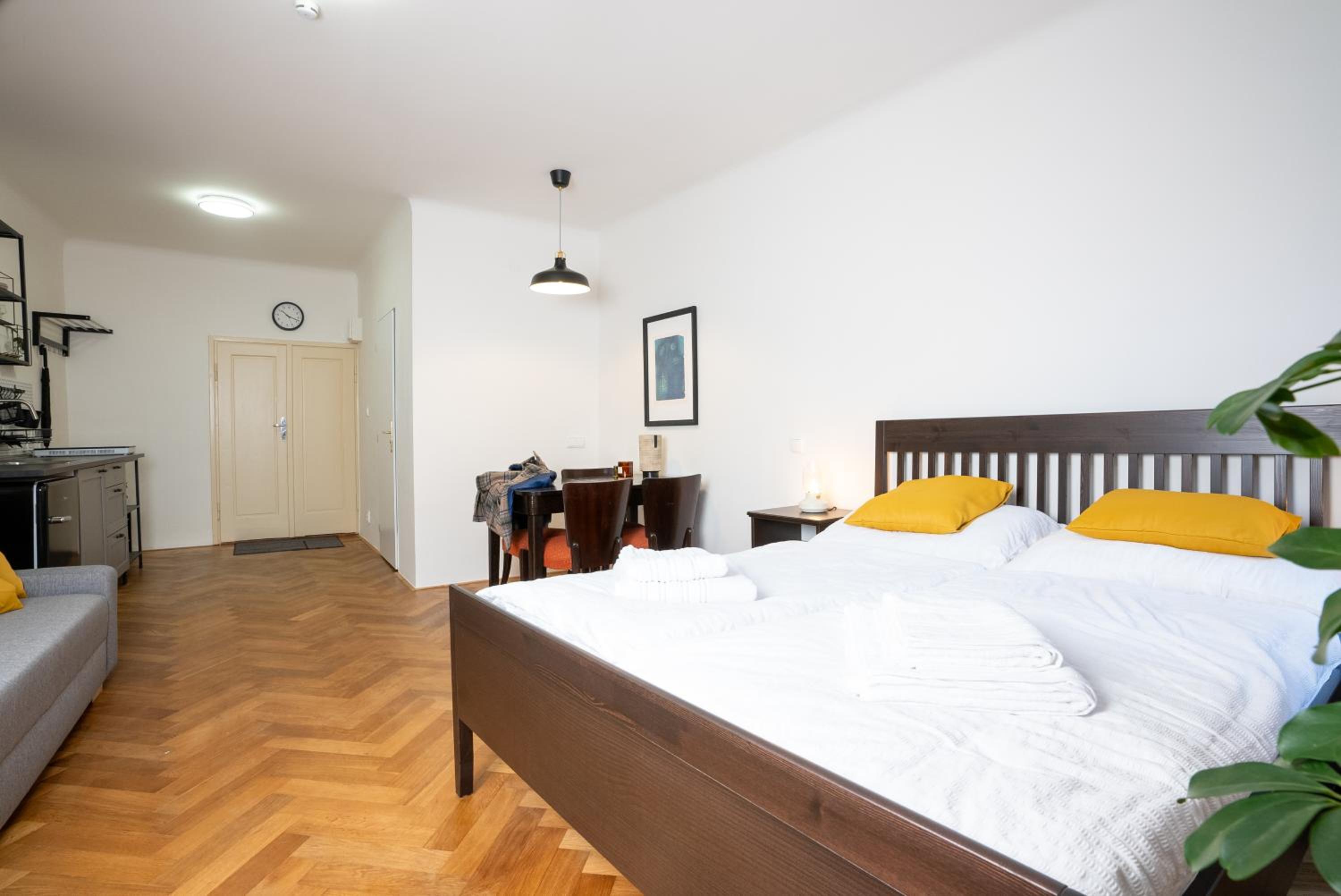 White Wolf House Hostel & Apartments