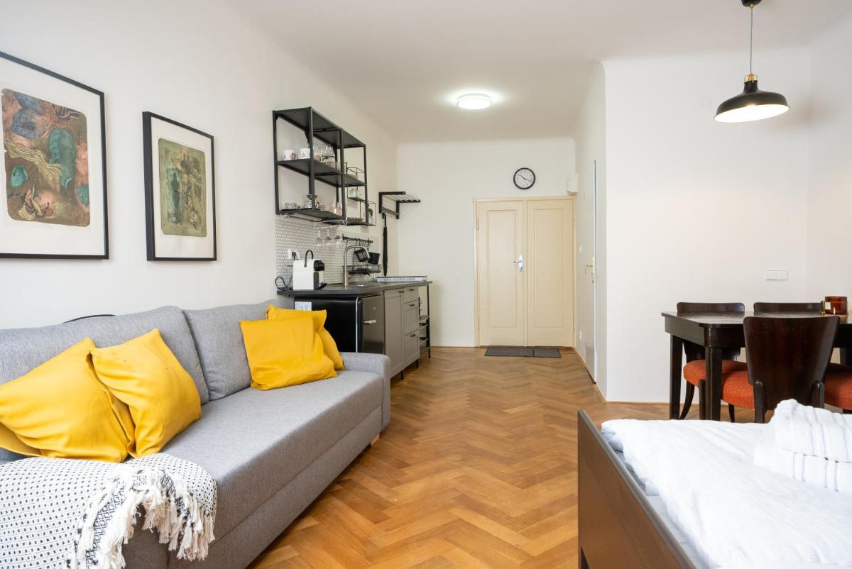 White Wolf House Hostel & Apartments