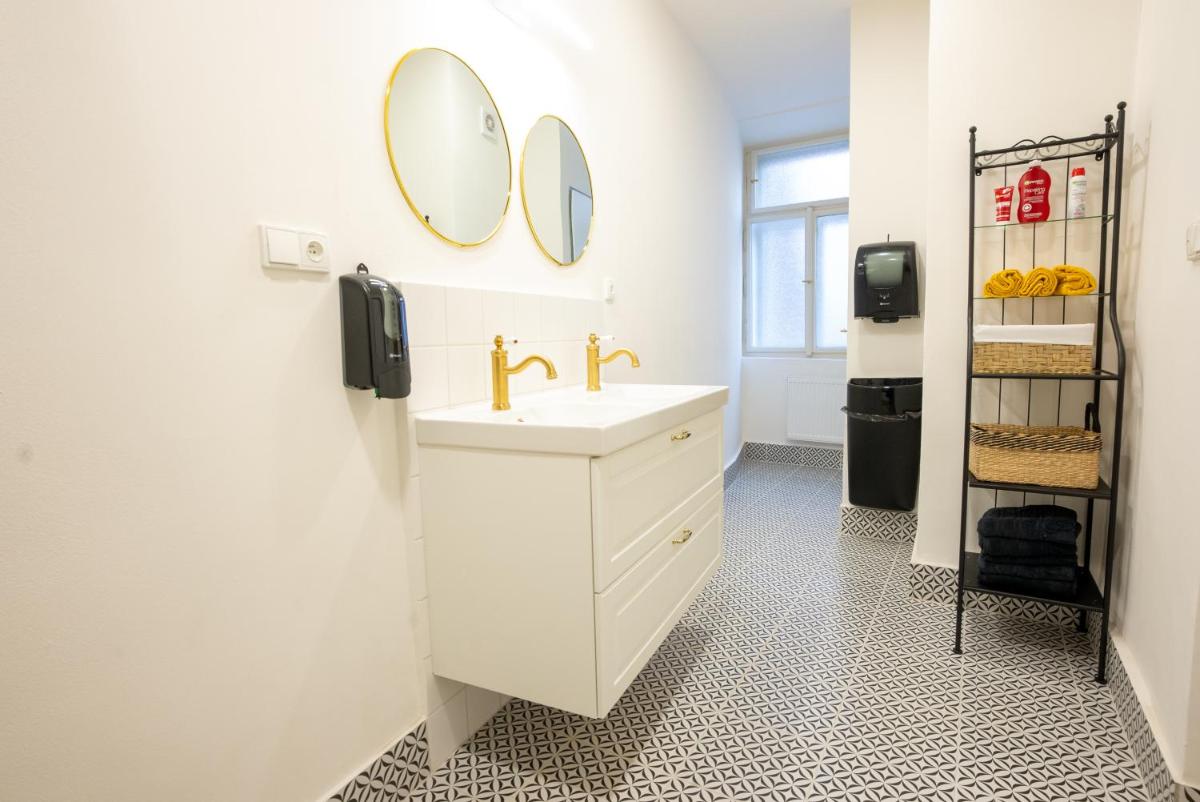 White Wolf House Hostel & Apartments