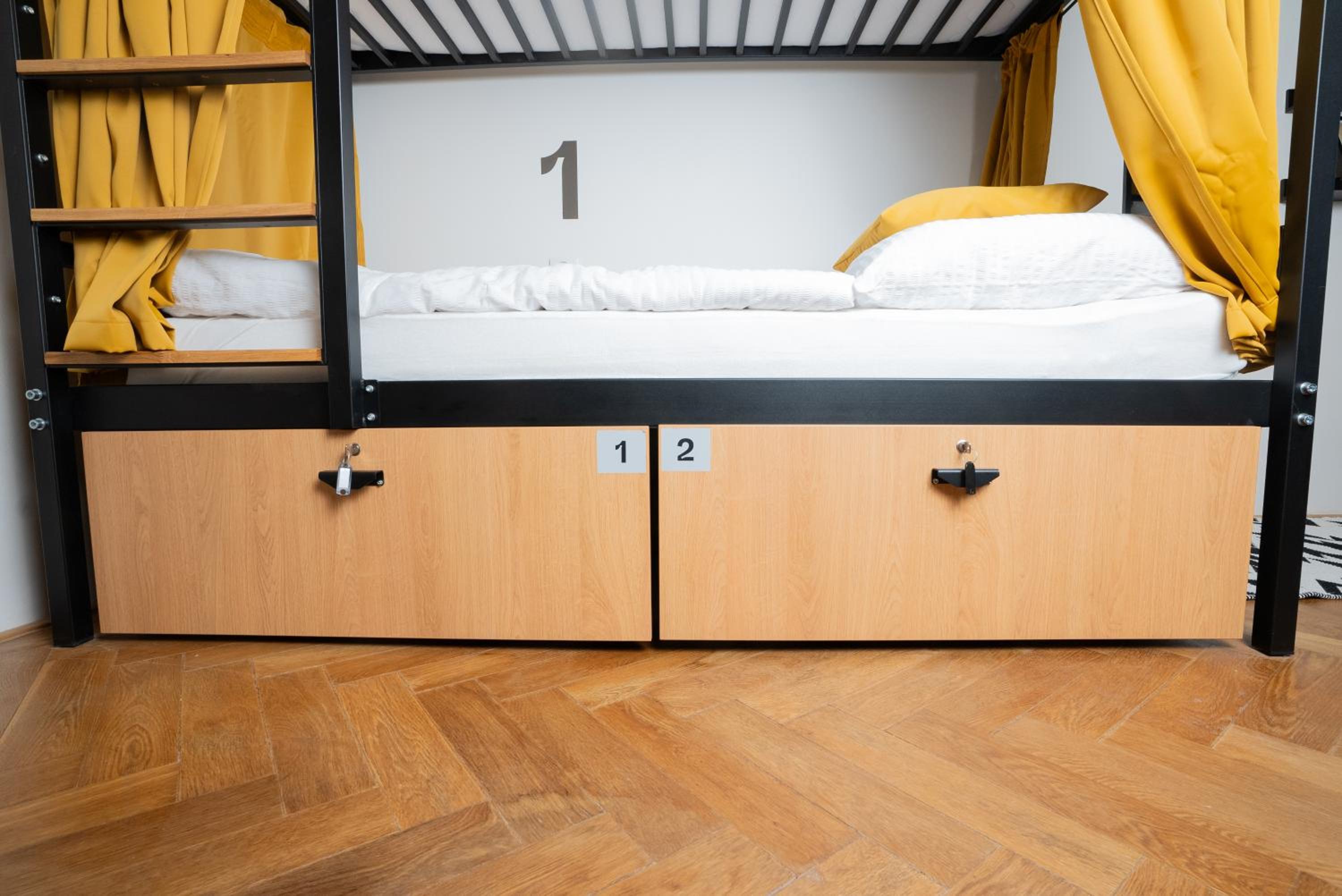 White Wolf House Hostel & Apartments