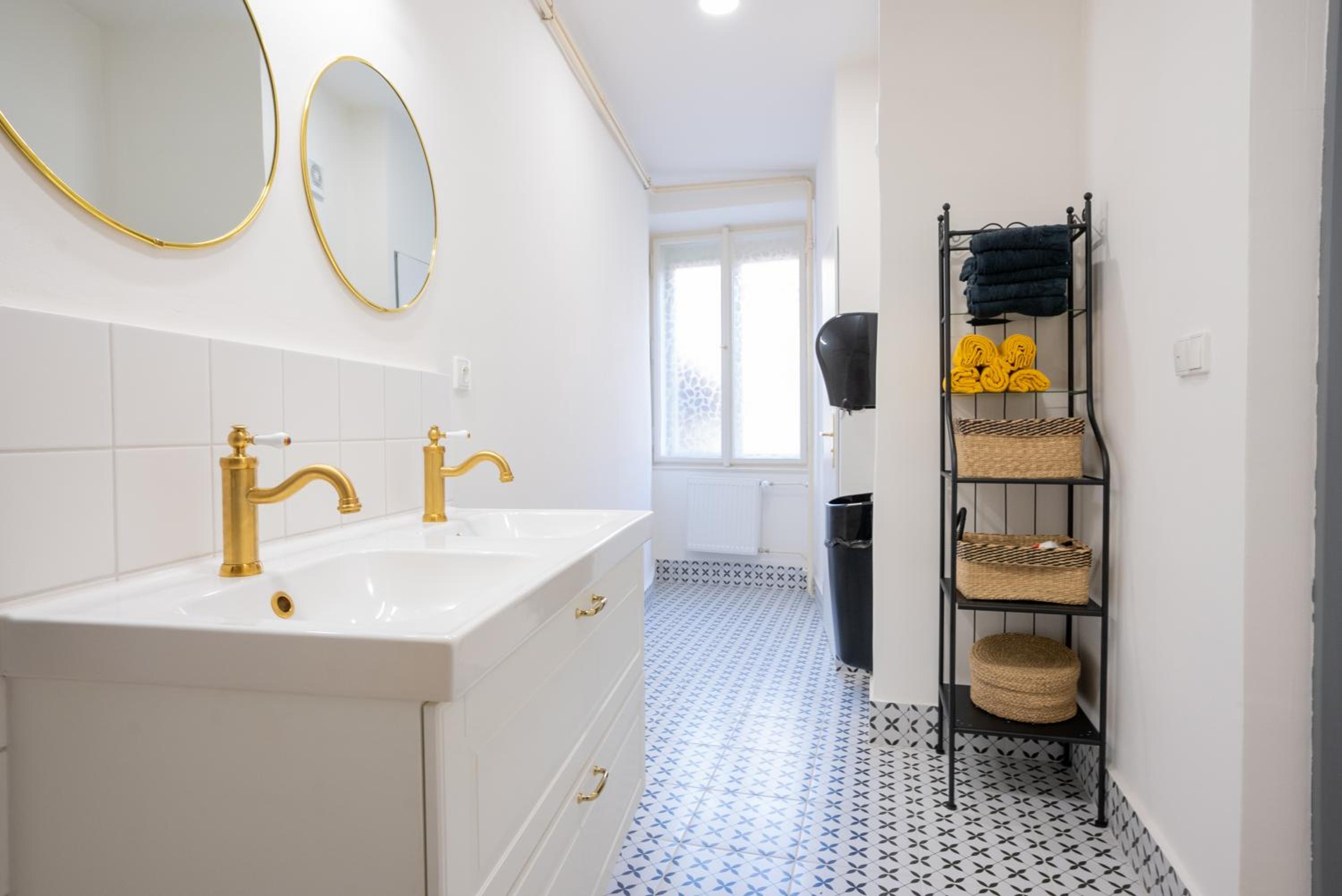 White Wolf House Hostel & Apartments