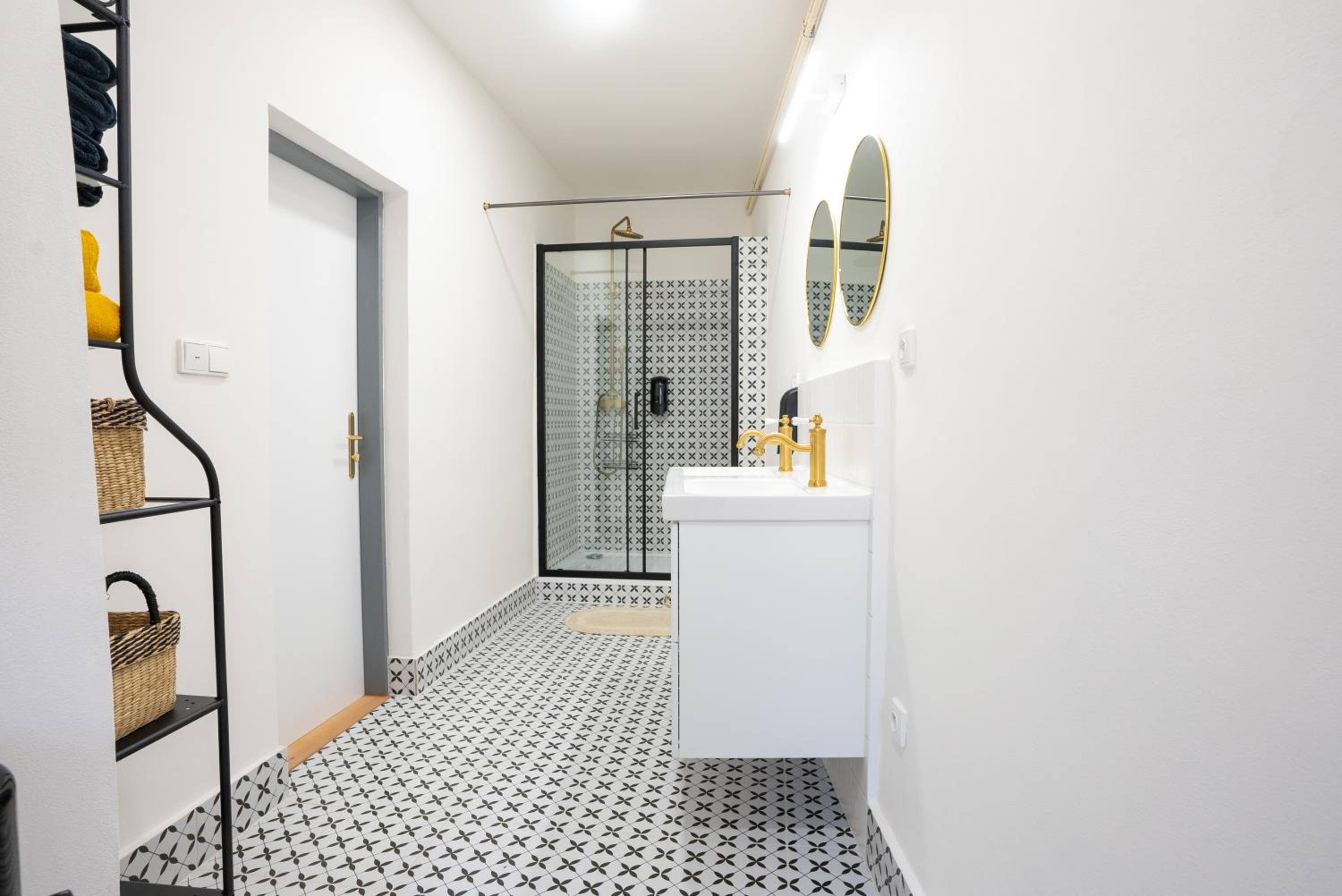 White Wolf House Hostel & Apartments