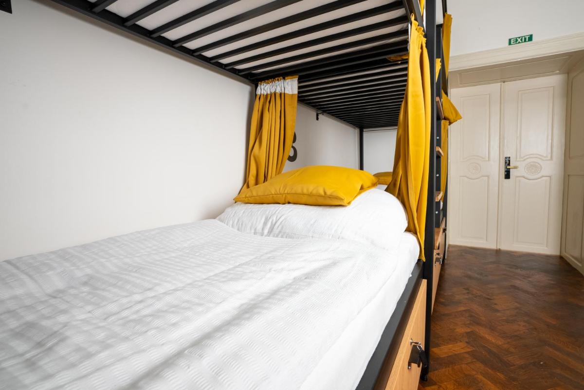 White Wolf House Hostel & Apartments