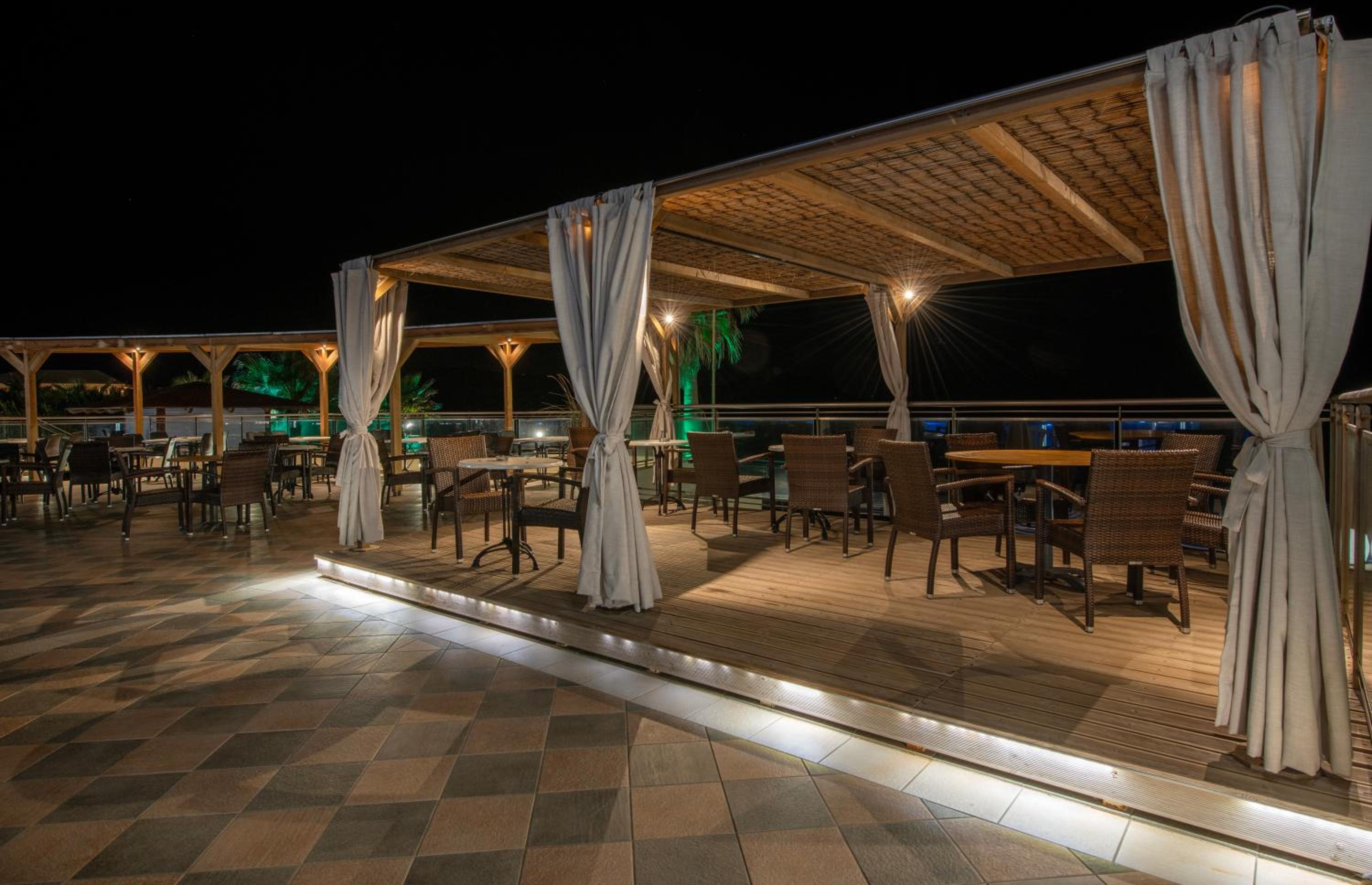 Hydramis Palace Beach Resort