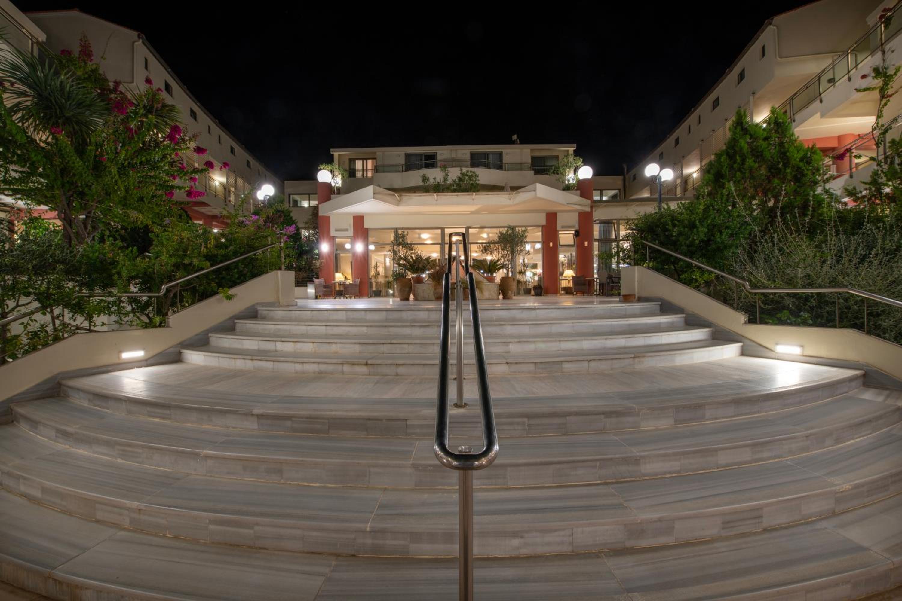 Hydramis Palace Beach Resort