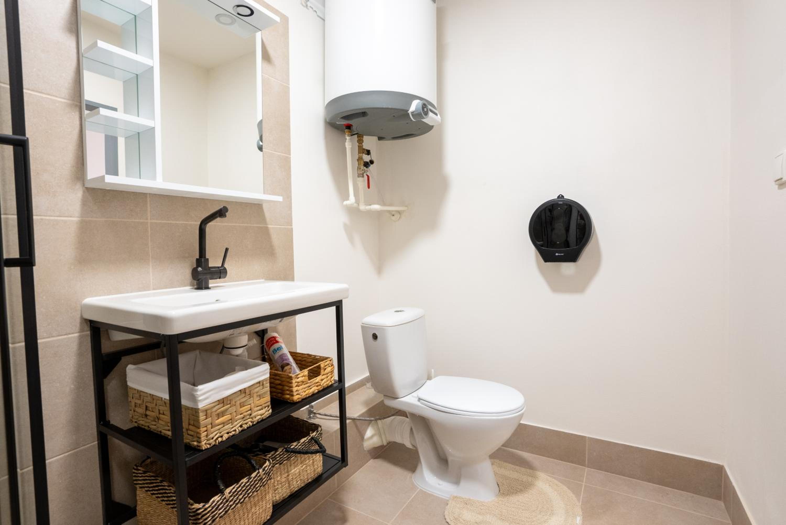 White Wolf House Hostel & Apartments