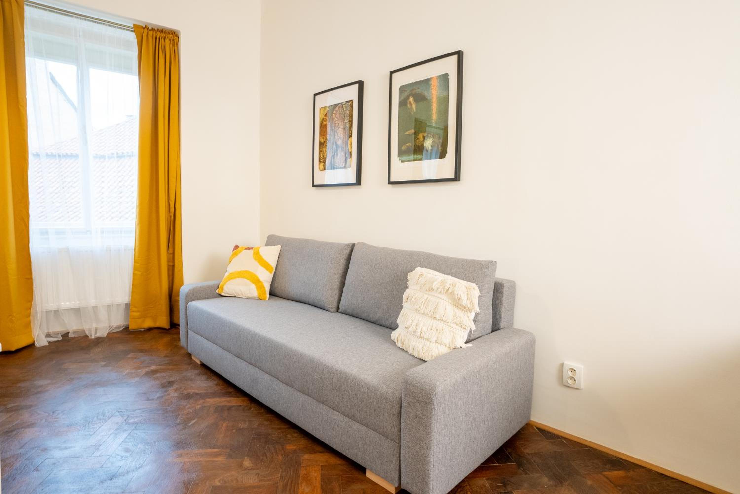White Wolf House Hostel & Apartments