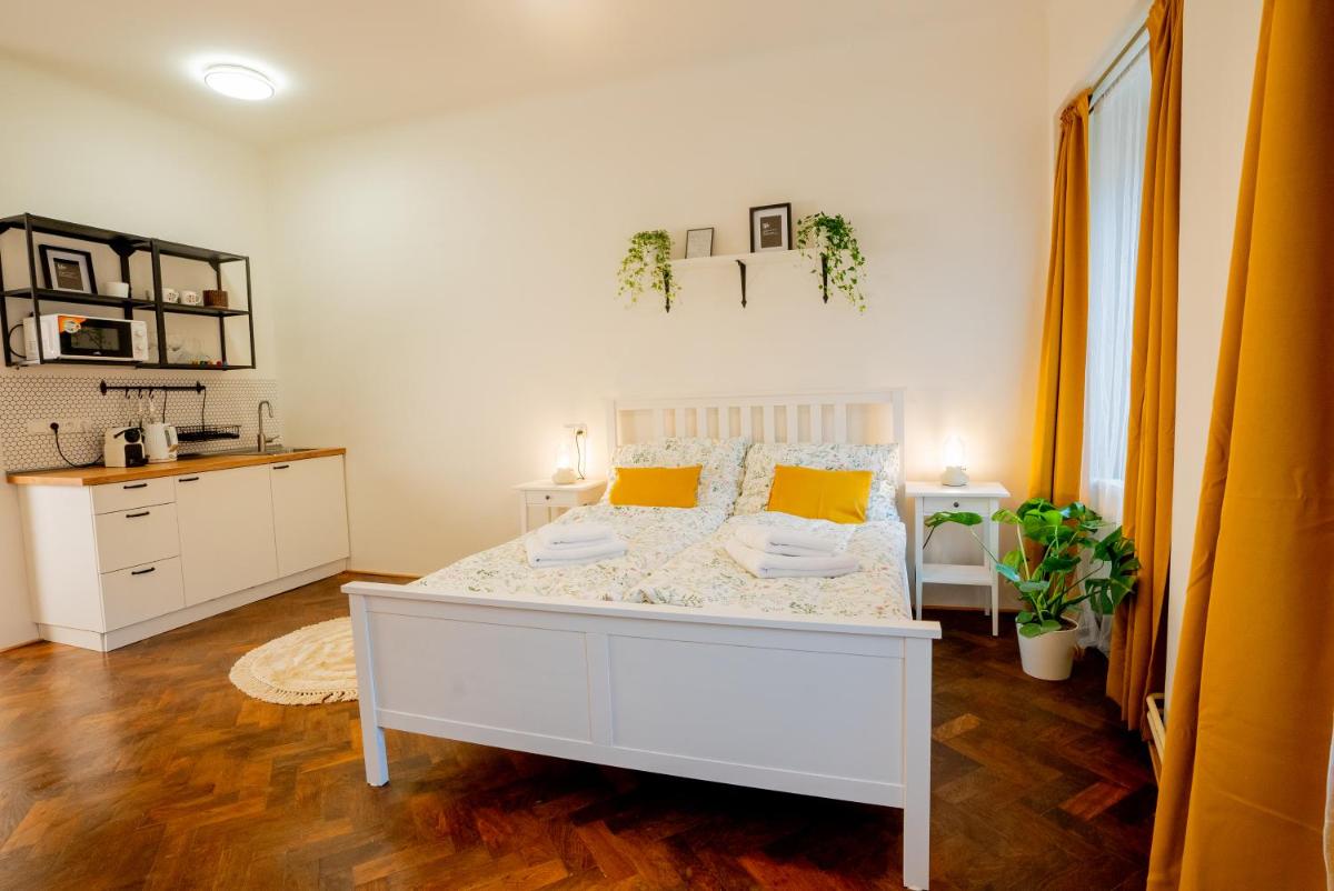 White Wolf House Hostel & Apartments