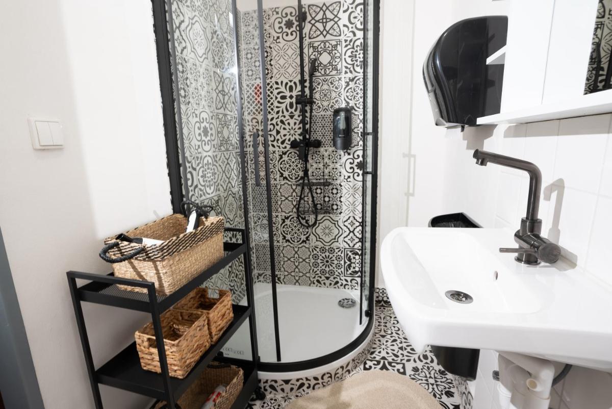 White Wolf House Hostel & Apartments