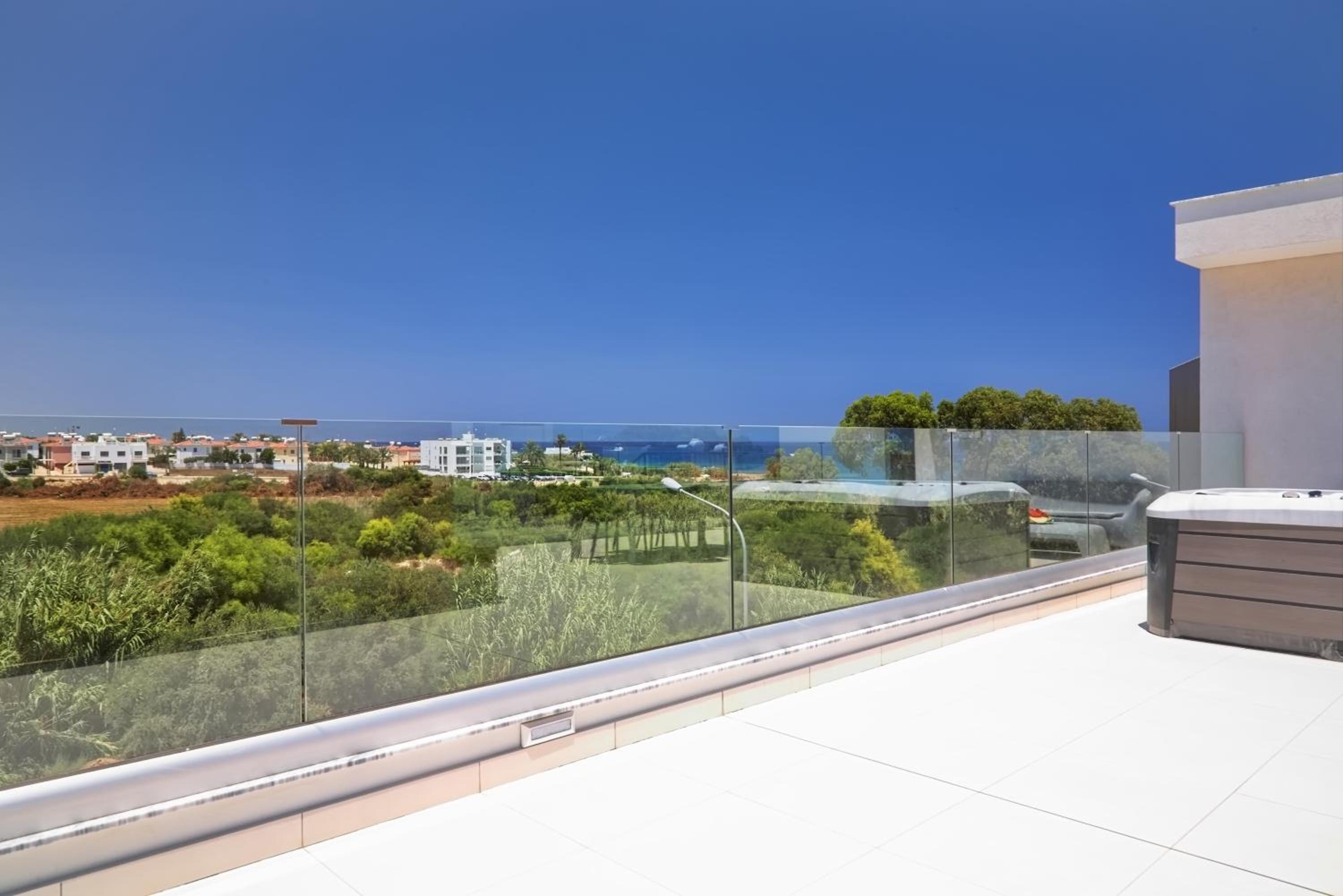 Seaview Luxury Villa Jacuzzi & Pool! 2 Min Beach
