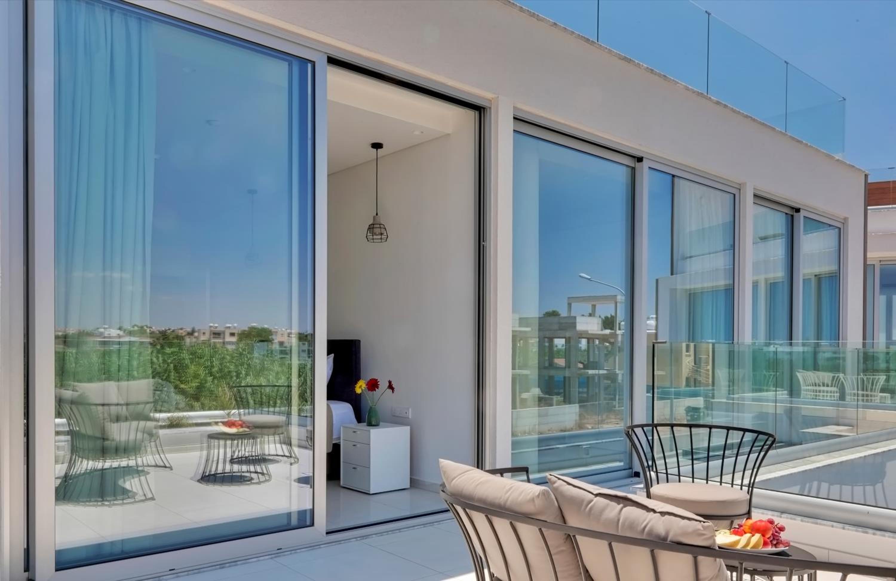 Seaview Luxury Villa Jacuzzi & Pool! 2 Min Beach