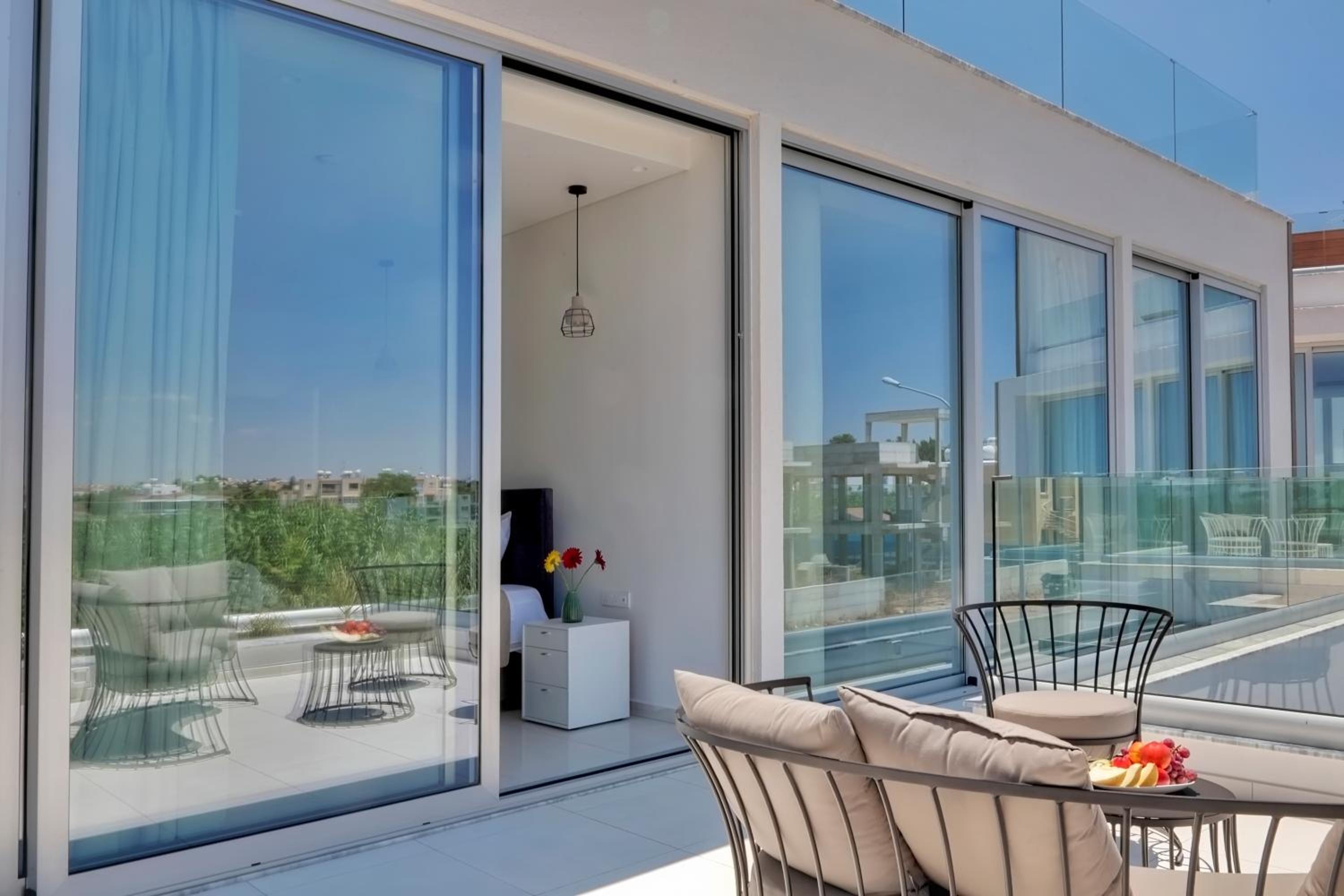 Seaview Luxury Villa Jacuzzi & Pool! 2 Min Beach