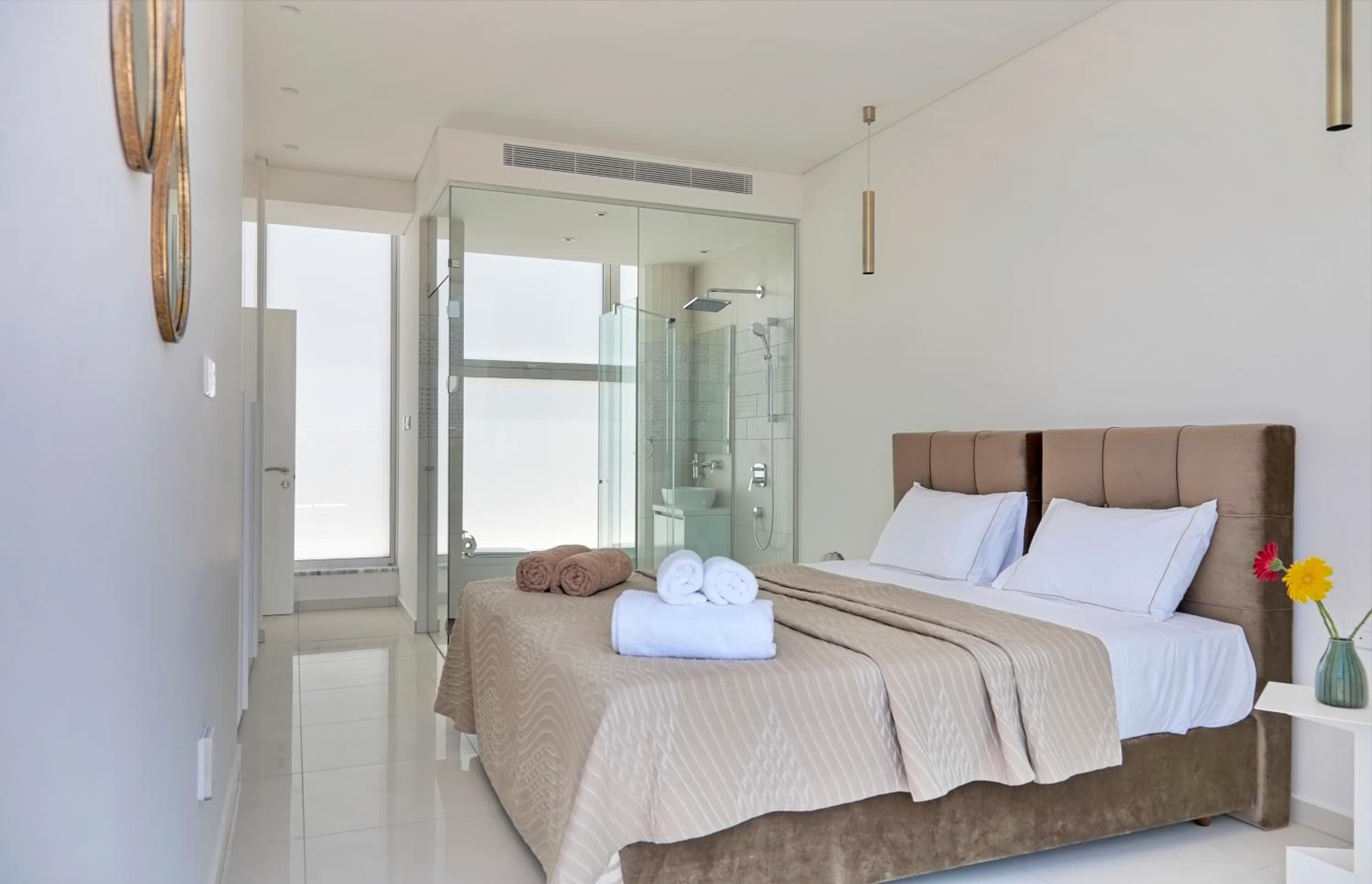 Seaview Luxury Villa Jacuzzi & Pool! 2 Min Beach
