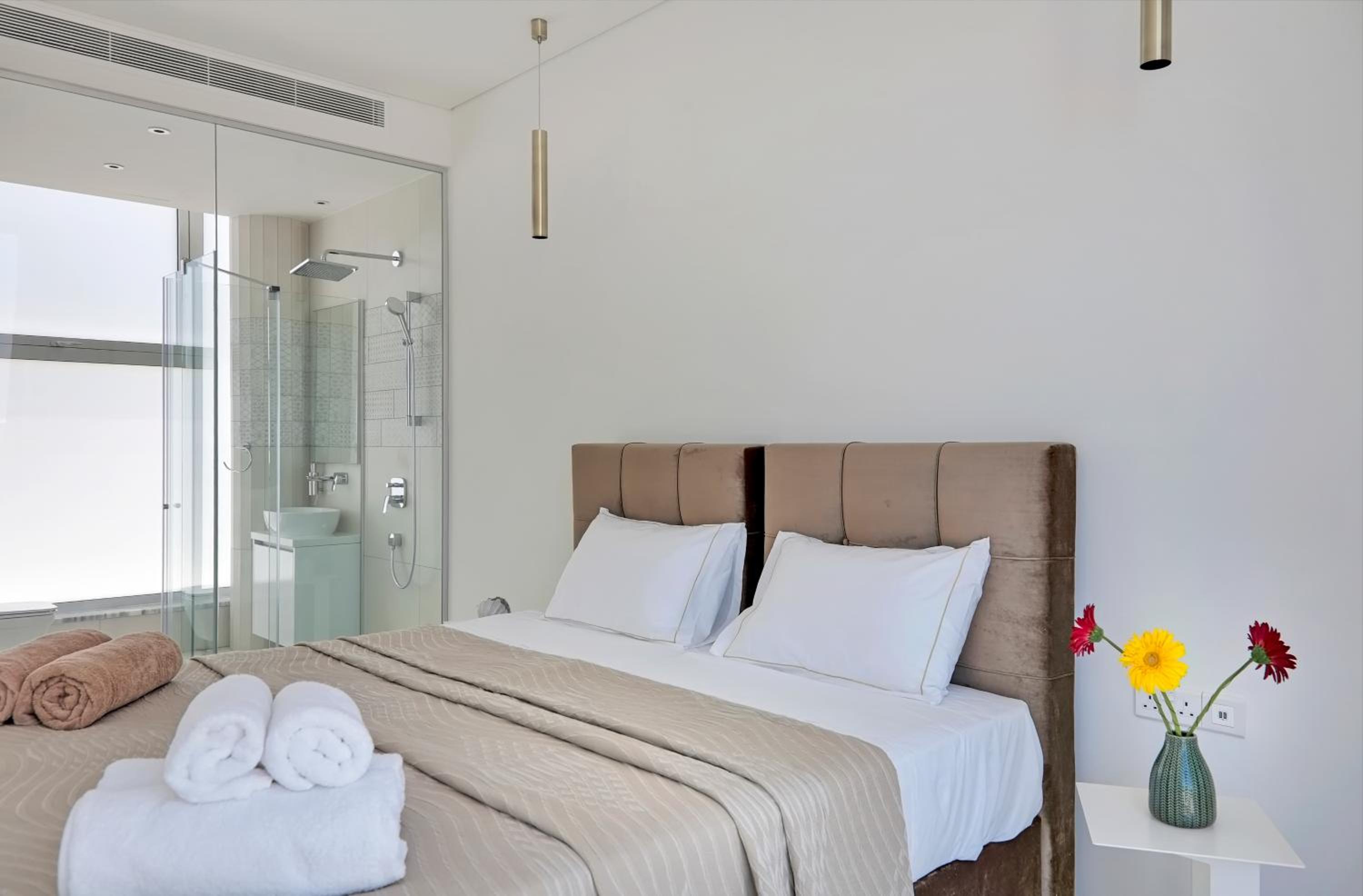 Seaview Luxury Villa Jacuzzi & Pool! 2 Min Beach