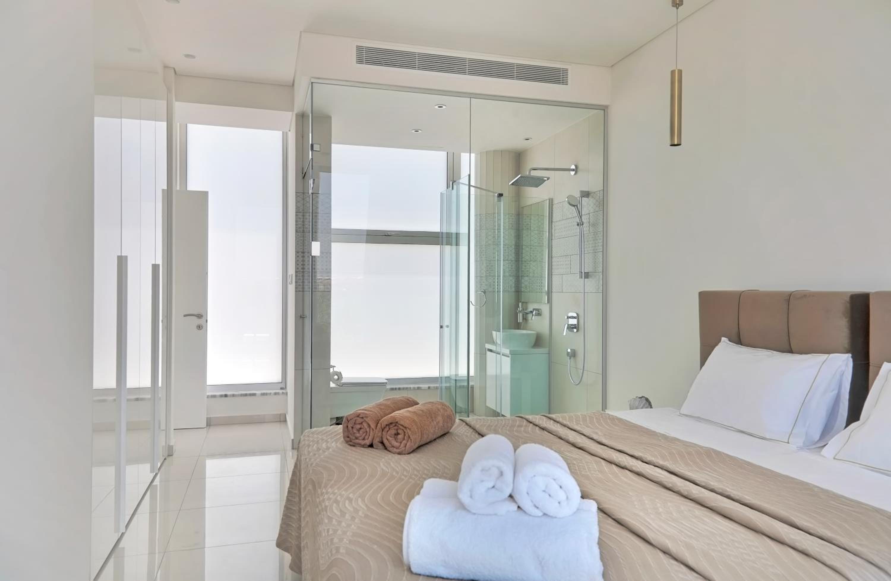 Seaview Luxury Villa Jacuzzi & Pool! 2 Min Beach