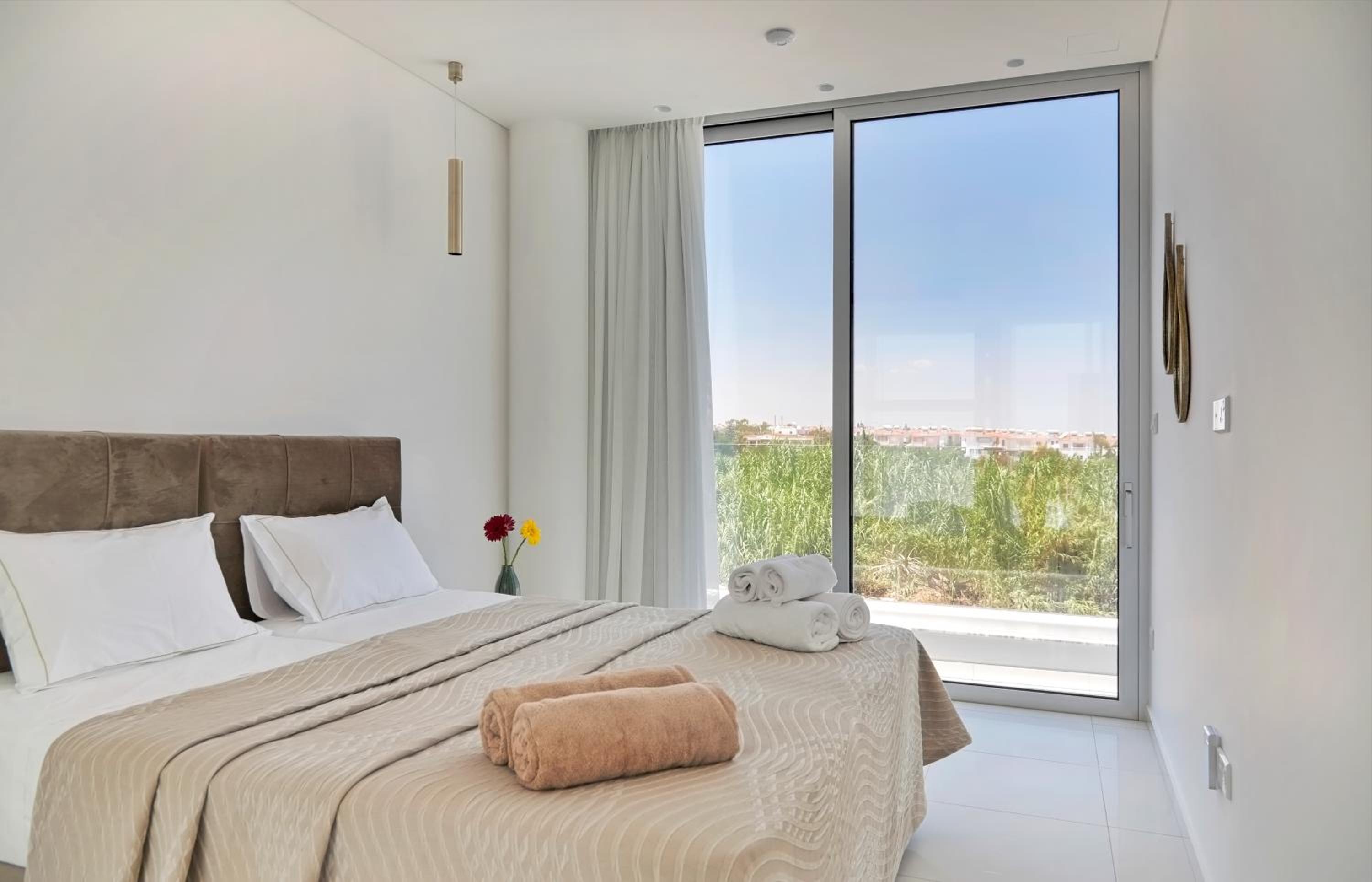 Seaview Luxury Villa Jacuzzi & Pool! 2 Min Beach