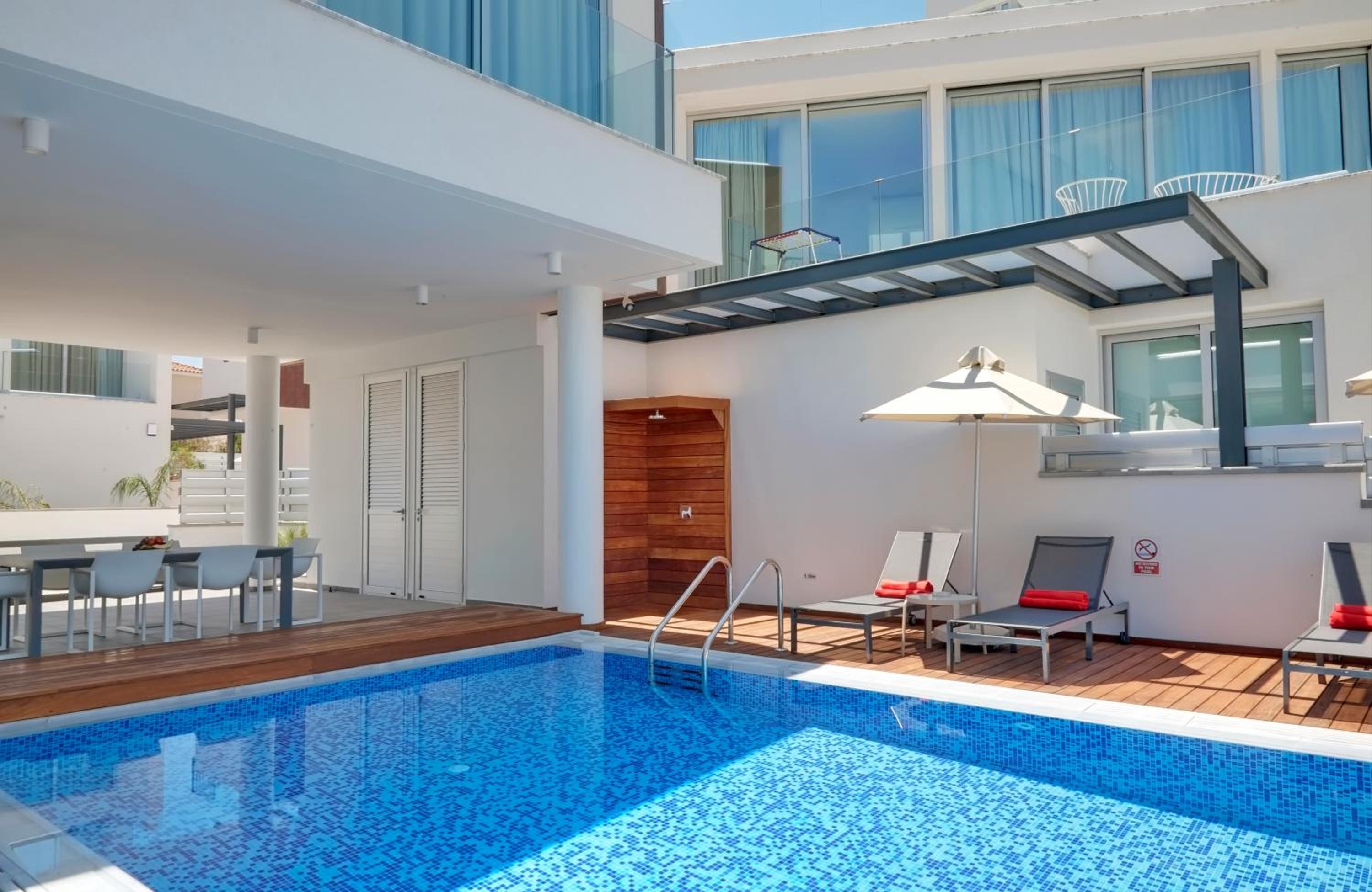 Seaview Luxury Villa Jacuzzi & Pool! 2 Min Beach