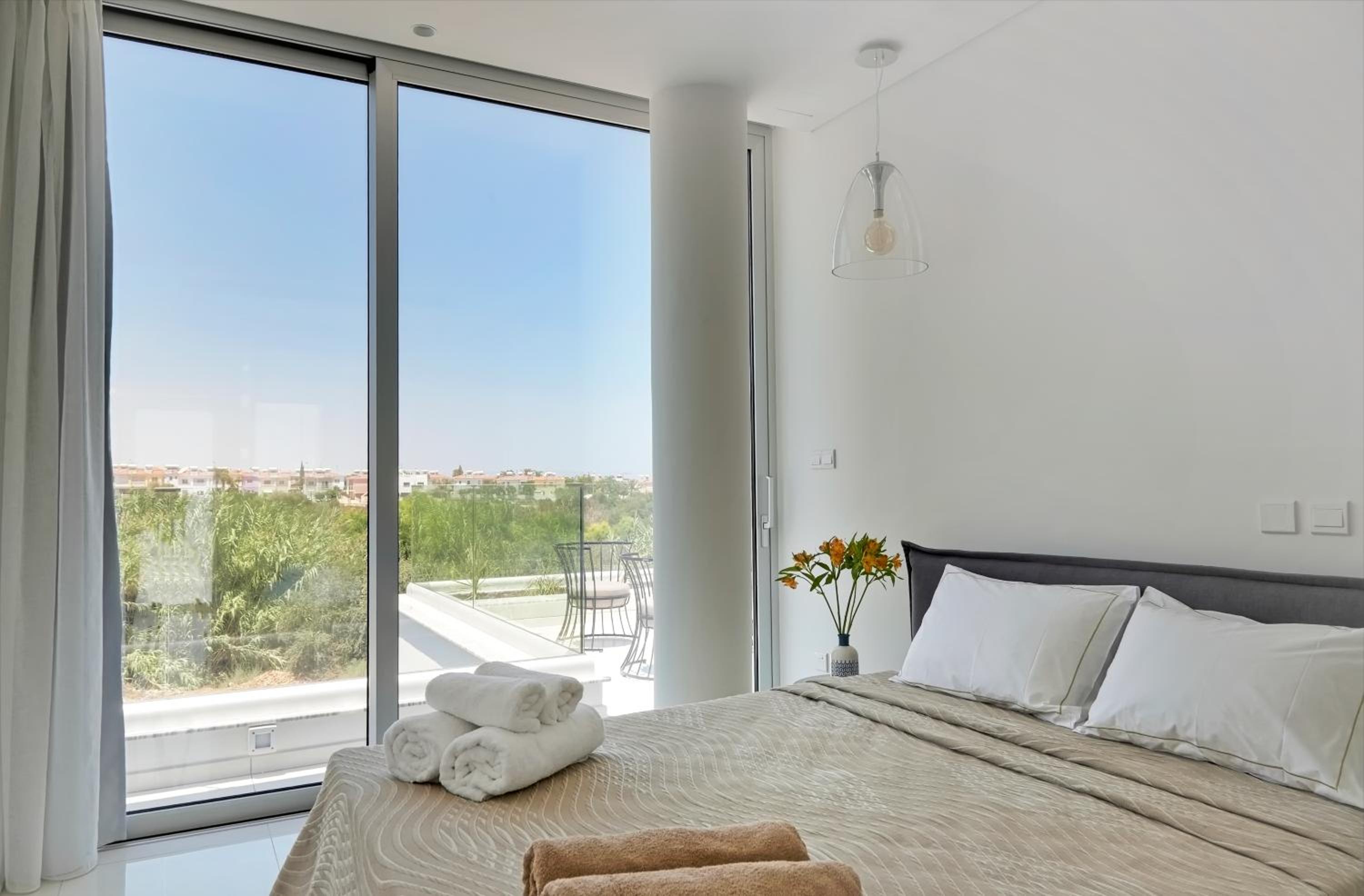 Seaview Luxury Villa Jacuzzi & Pool! 2 Min Beach
