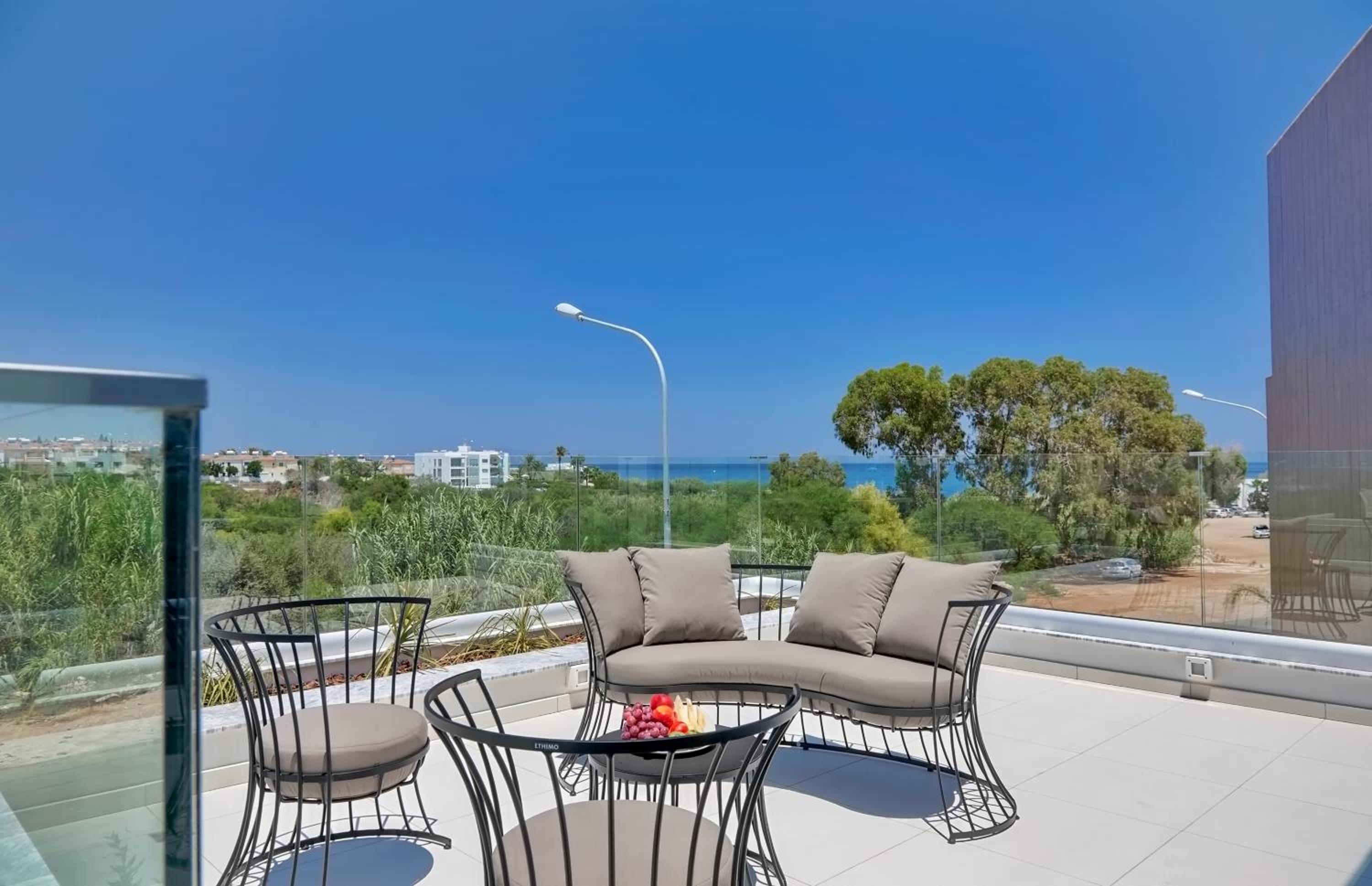 Seaview Luxury Villa Jacuzzi & Pool! 2 Min Beach