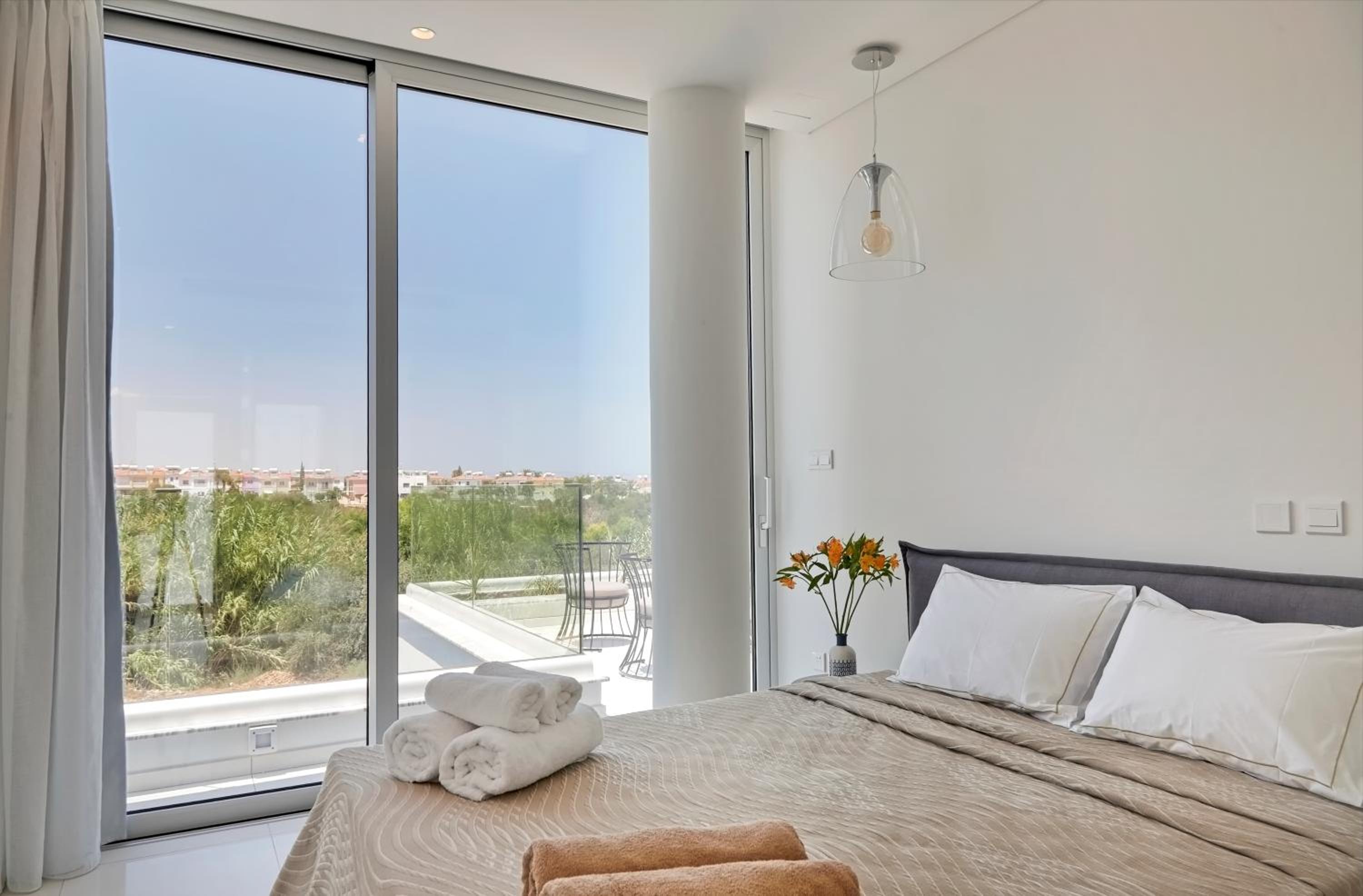 Seaview Luxury Villa Jacuzzi & Pool! 2 Min Beach