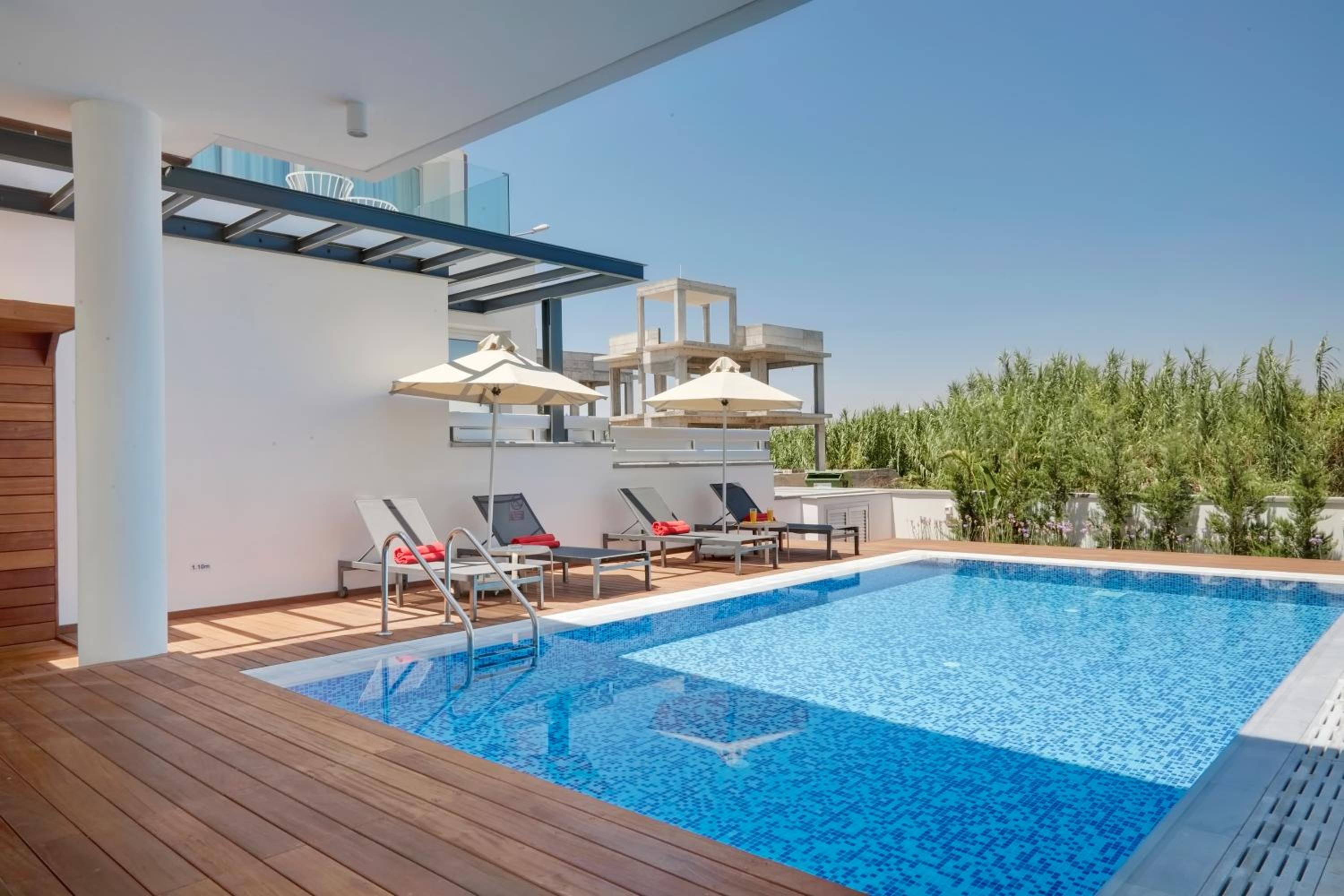 Seaview Luxury Villa Jacuzzi & Pool! 2 Min Beach