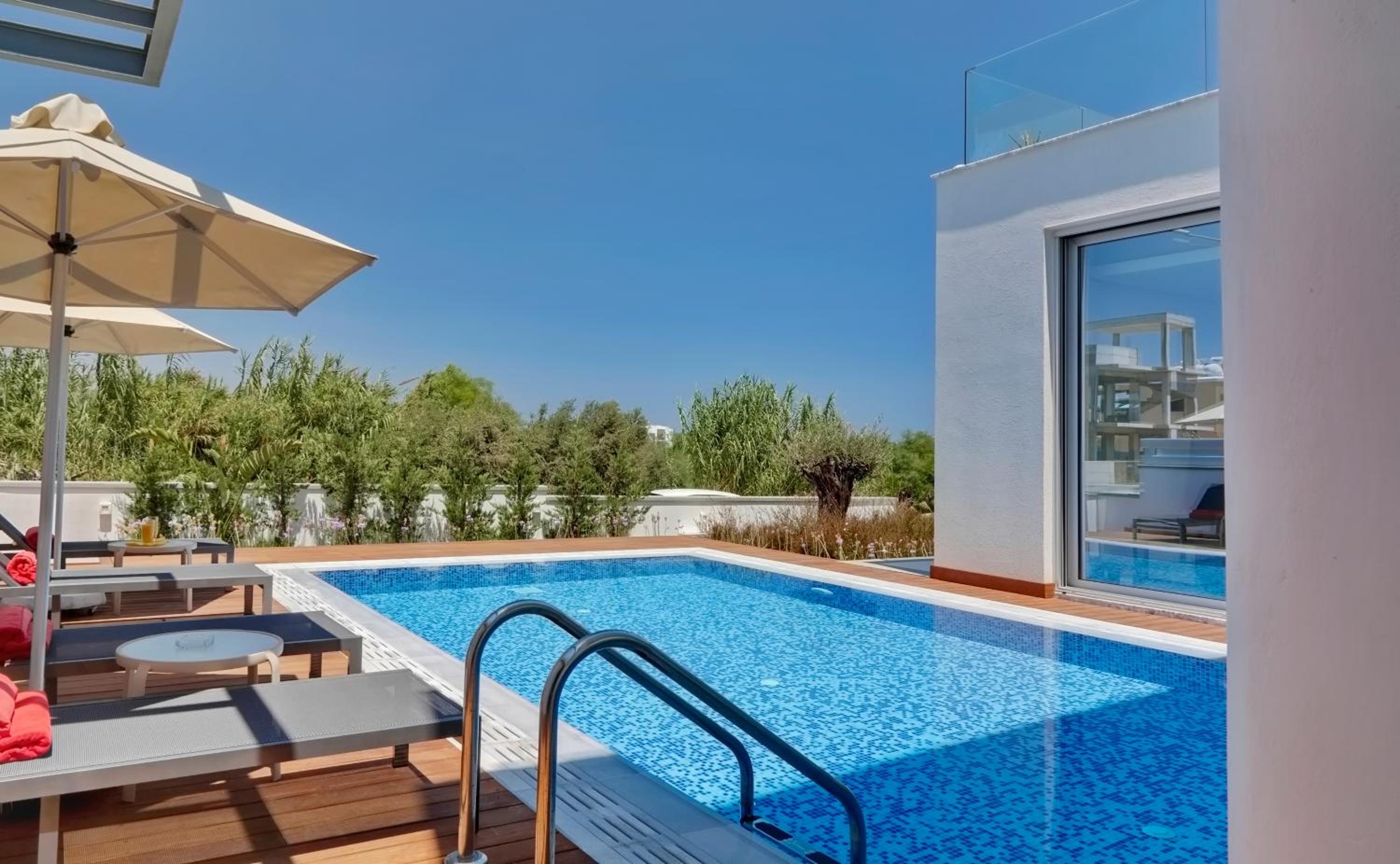 Seaview Luxury Villa Jacuzzi & Pool! 2 Min Beach