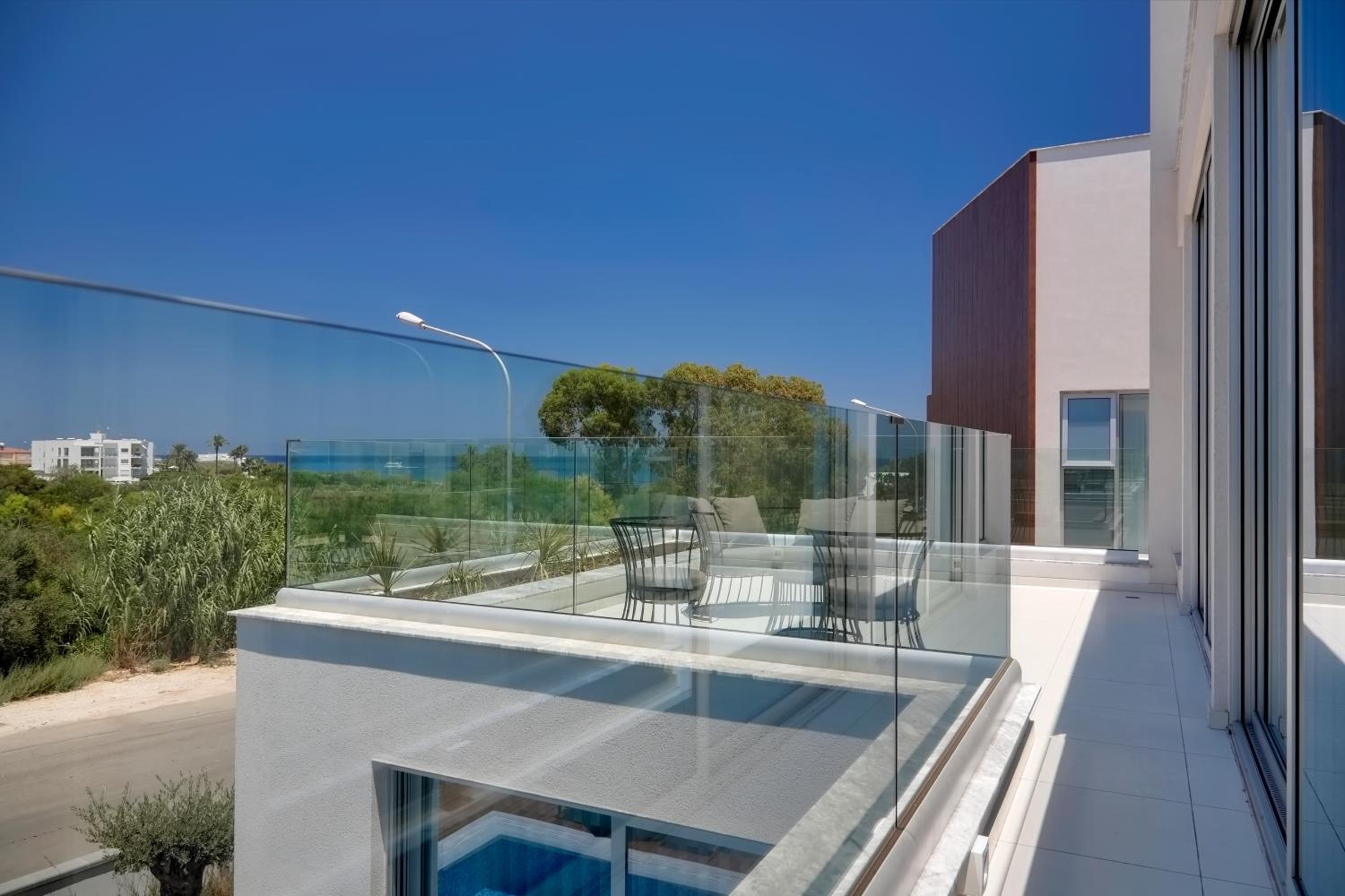 Seaview Luxury Villa Jacuzzi & Pool! 2 Min Beach