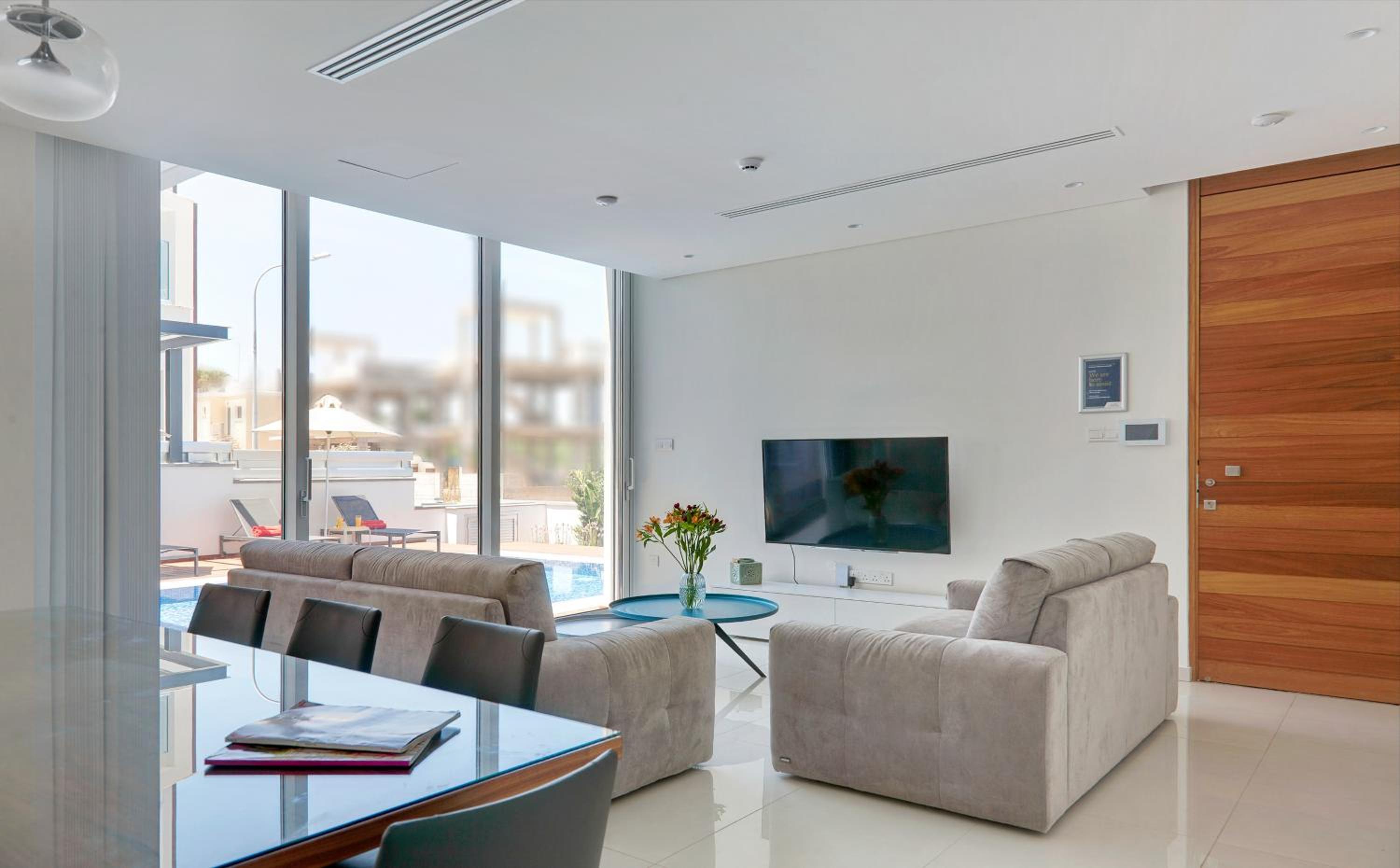 Seaview Luxury Villa Jacuzzi & Pool! 2 Min Beach